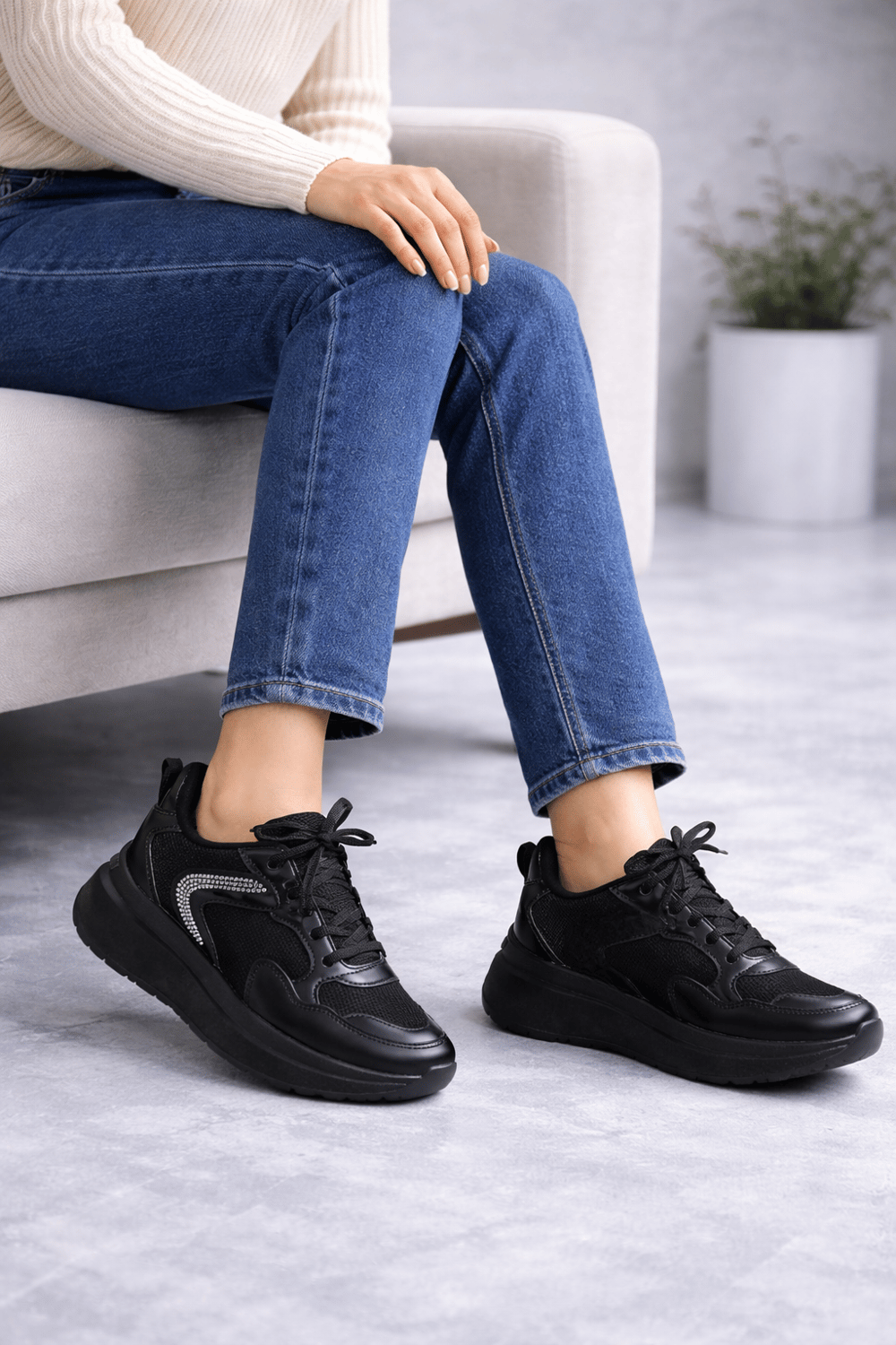 Kadın Siyah Taş Detaylı Kalın Taban Bağcıklı Sneaker Spor Ayakkabı