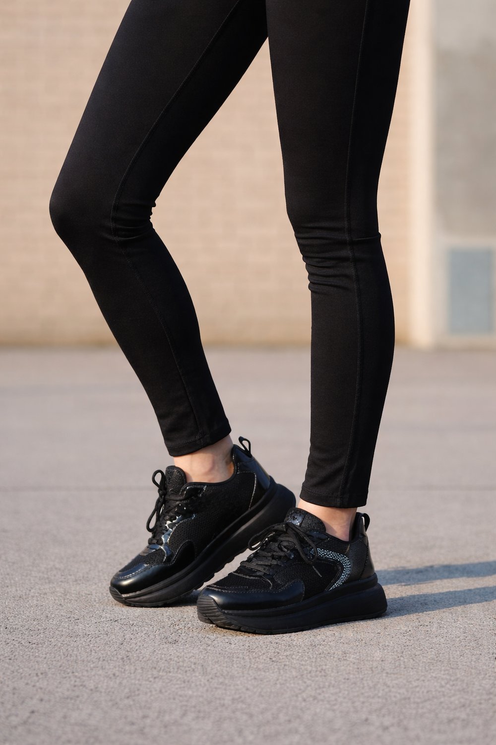 Kadın Siyah Taş Detaylı Kalın Taban Bağcıklı Sneaker Spor Ayakkabı
