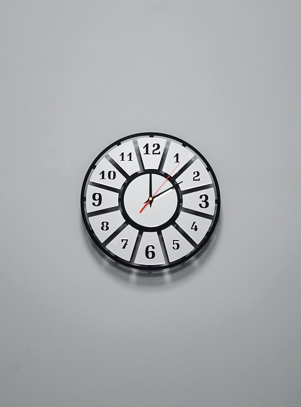 Minimal Style Siyah-Gümüş Dekoratif Duvar Saati - Sessiz Mekanizma