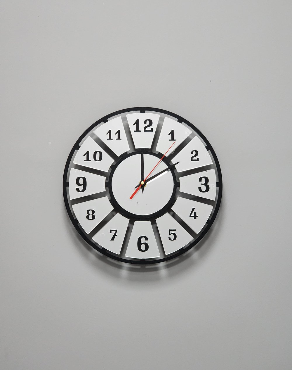 Minimal Style Siyah-Gümüş Dekoratif Duvar Saati - Sessiz Mekanizma