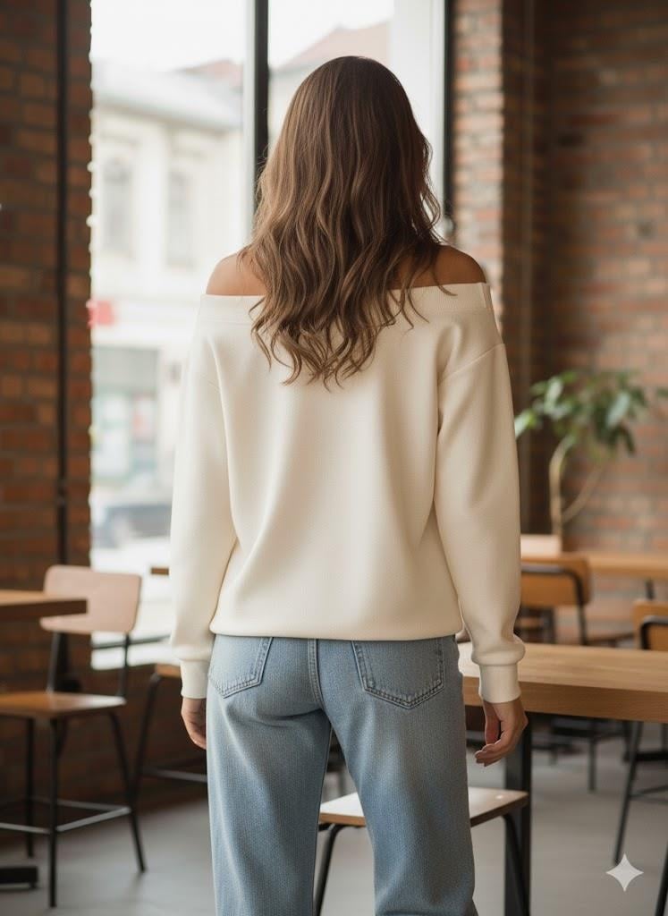 Ekru Kadın Oversize Dudak Baskılı Sweatshirt -Kayık Yaka  3 İplik Kumaş, Off Shoulder, Rahat Günlük Sweat