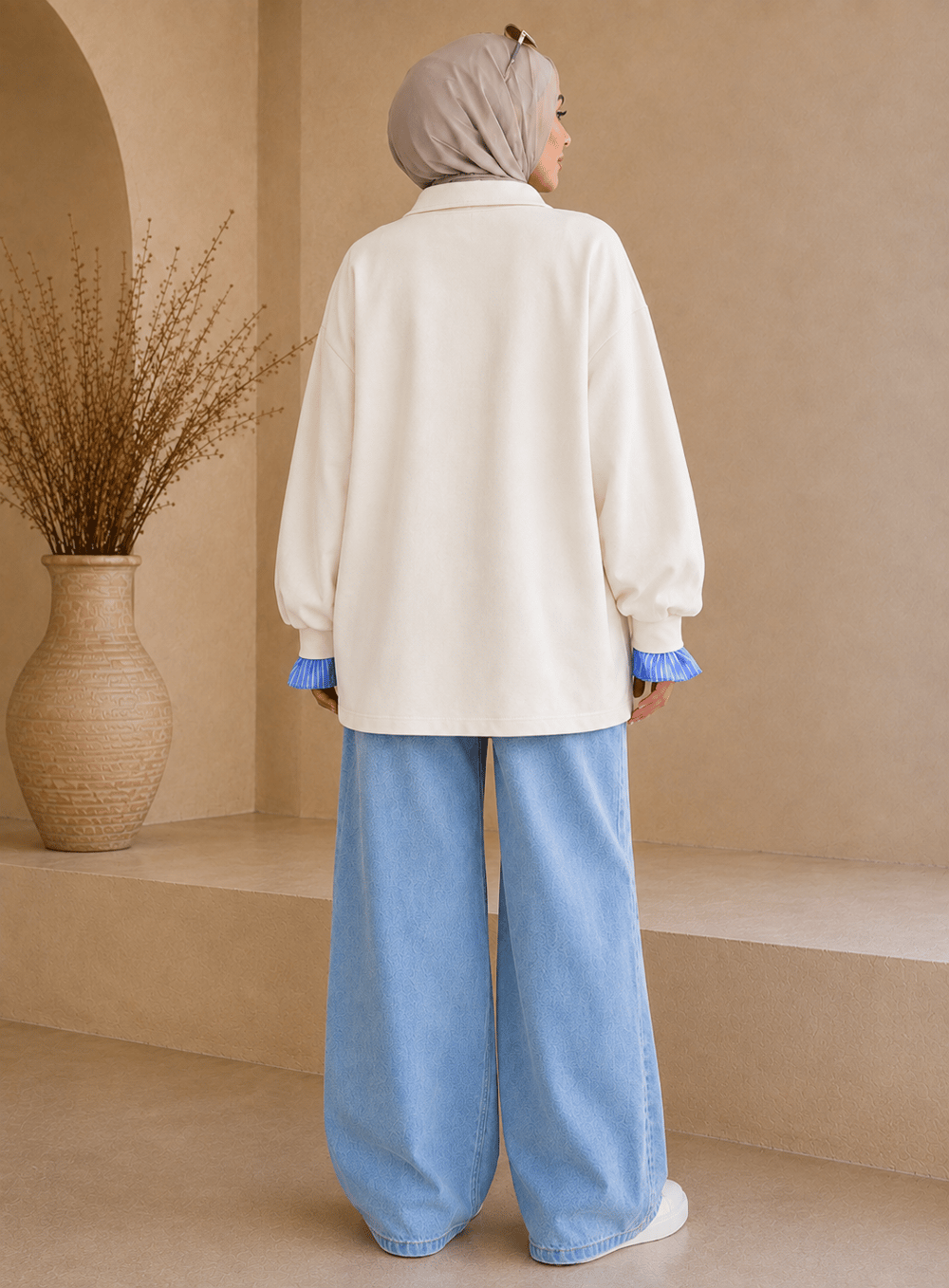 Ekru Kadın Oversize Gömlek Yaka Sweatshirt – Çizgili Poplin Detaylı Rahat Kesim Uzun Kollu Sweat