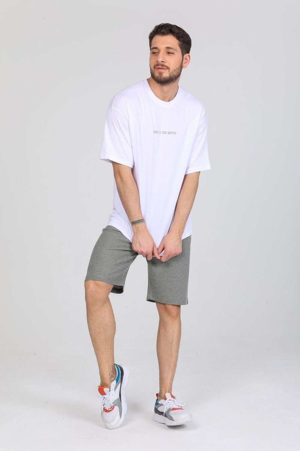 Oversize Hırsız Desenli Beyaz T-shirt