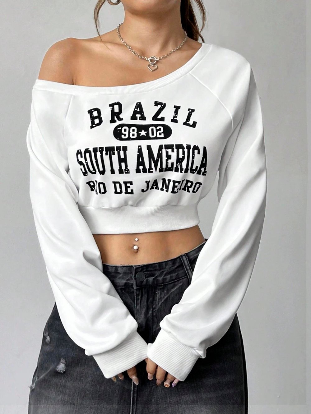 Kadın Beyaz Brazil South America Baskılı Omzu Açık Crop Sweatshirt