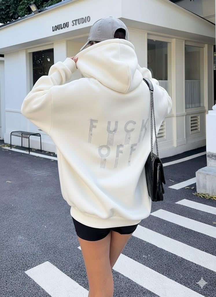 Kadın Ekru Oversize Kapüşonlu Sweatshirt – Taş Detaylı “F*ck Off” Yazılı – Rahat Günlük Kapüşonlu Üst