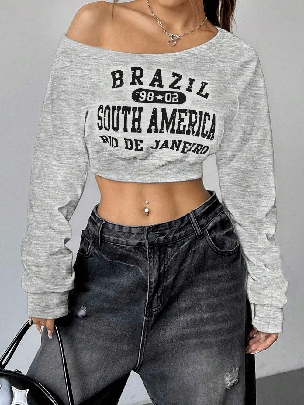 Kadın Gri Brazil South America Baskılı Omzu Açık Crop Sweatshirt