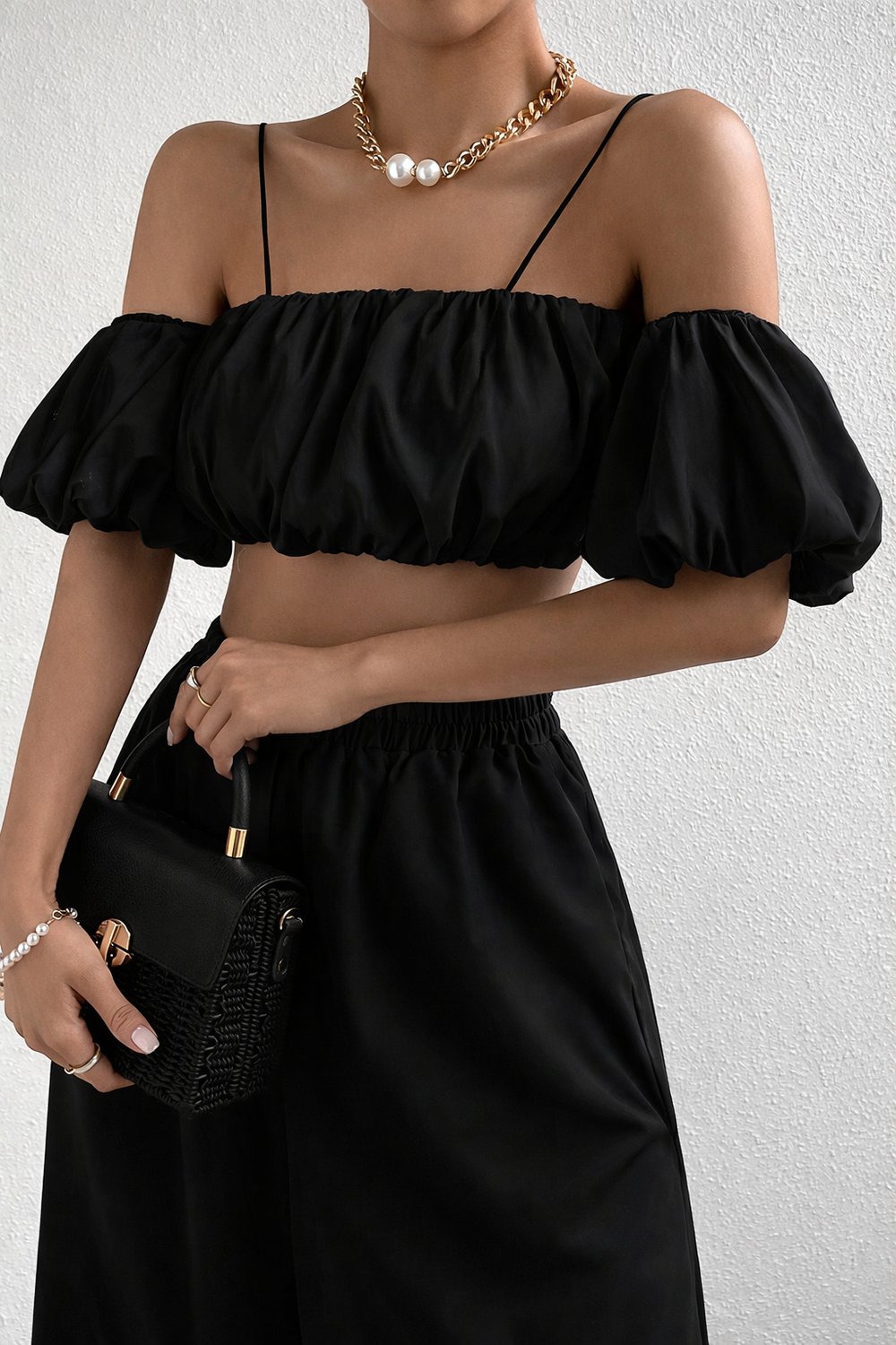 Kadın Siyah Off Shoulder Crop Bluz – Askılı, Lastikli, Kısa Kollu Yazlık Şık Üst