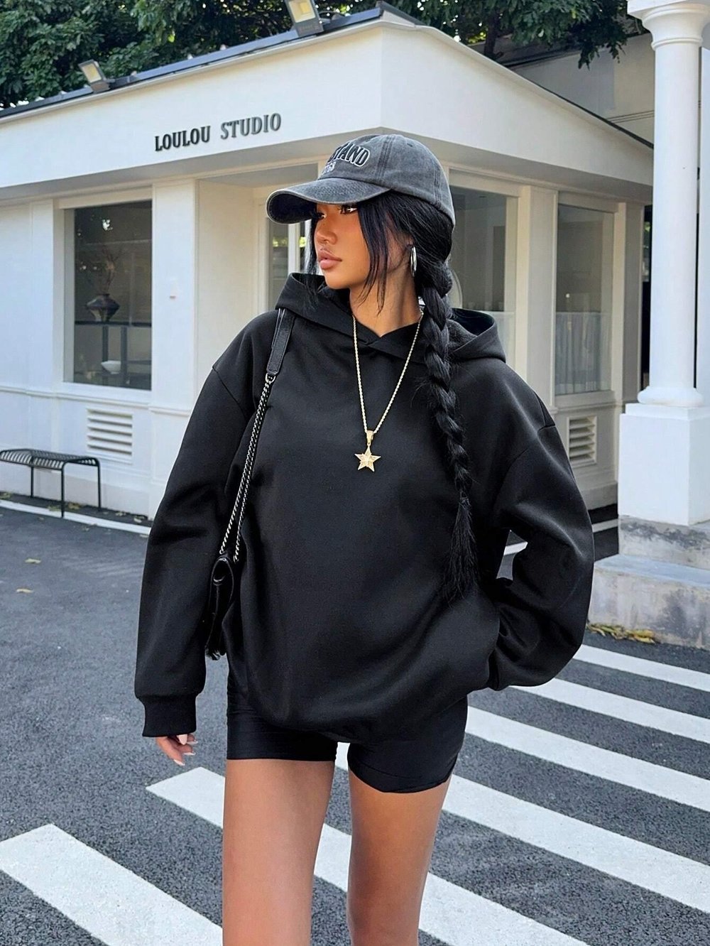 Kadın Siyah Oversize Kapüşonlu Sweatshirt – Taş Detaylı “F*ck Off” Yazılı – Rahat Günlük Kapüşonlu Üst