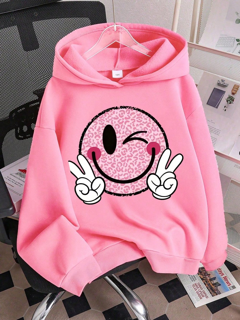 Kız Çocuk Pembe Kapüşonlu Sweatshirt – Emoji Baskılı, Rahat Oversize