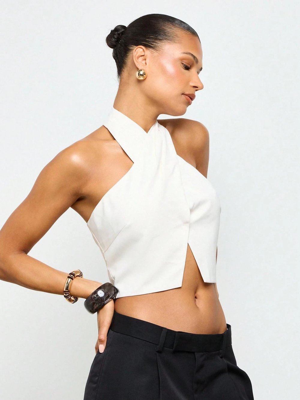 Milano Kadın Ekru Crop Bluz – Hürrem Kumaş Şık ve Modern Tasarım