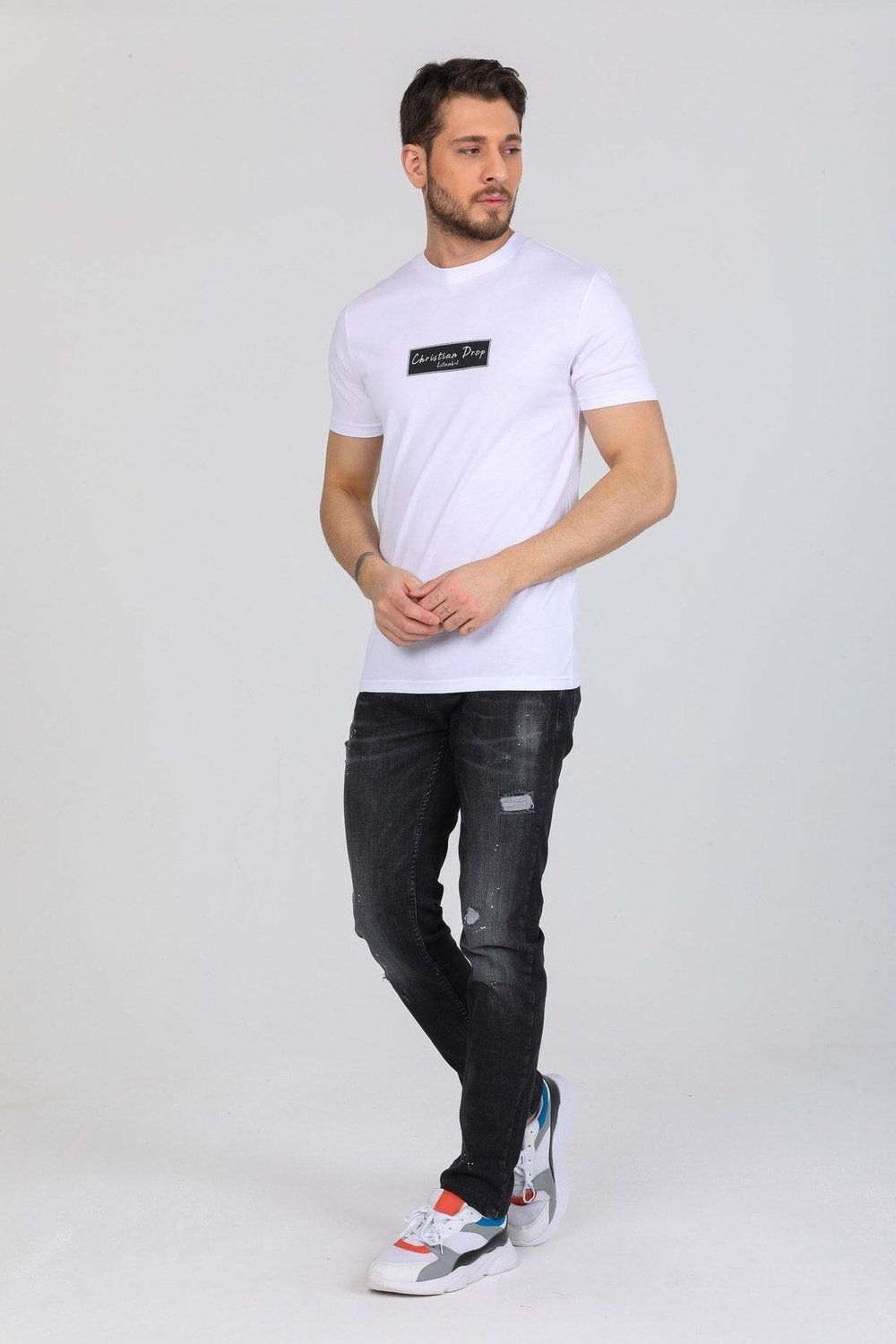 Minimal Ayı Desenli Beyaz T-shirt