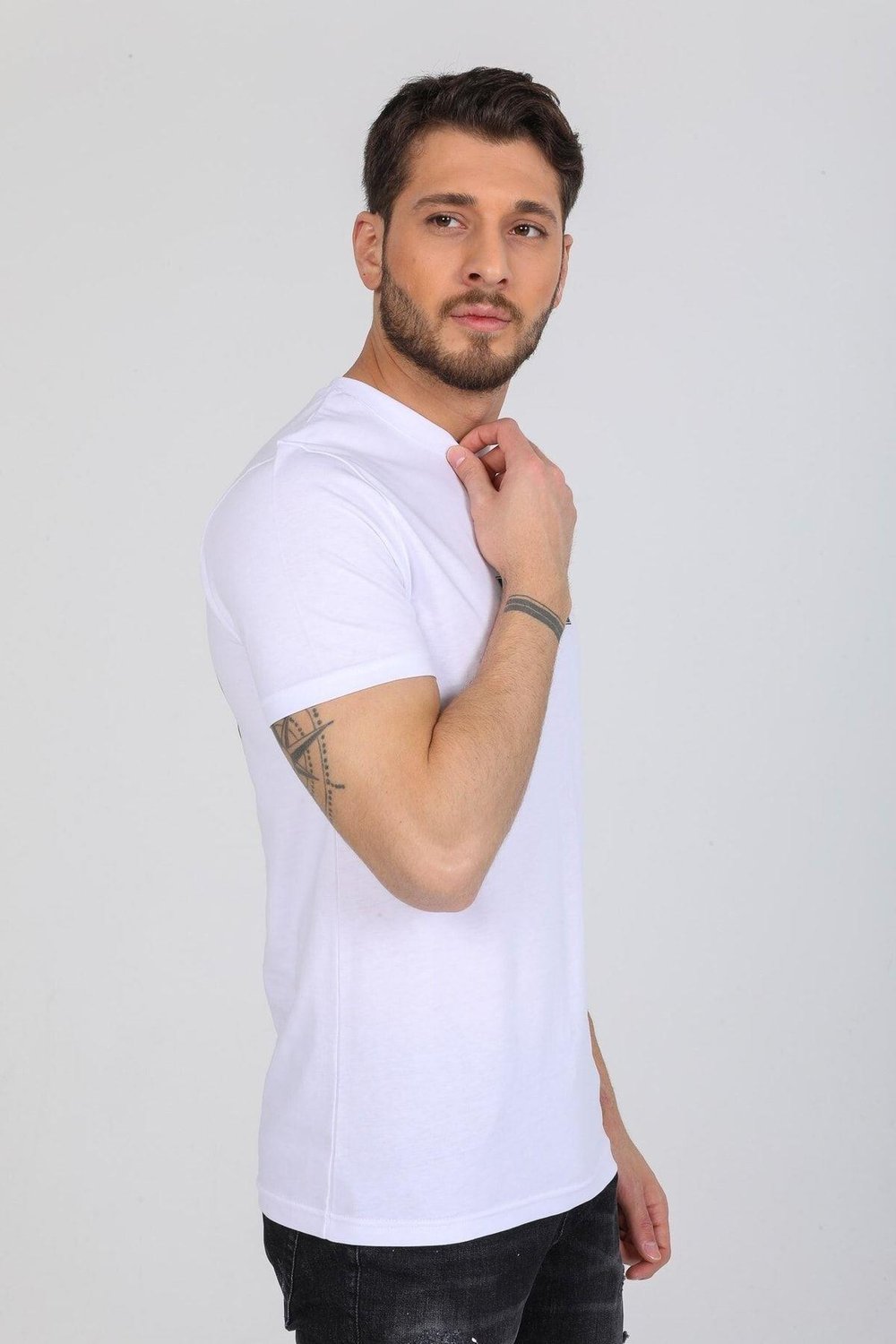 Minimal Ayı Desenli Beyaz T-shirt