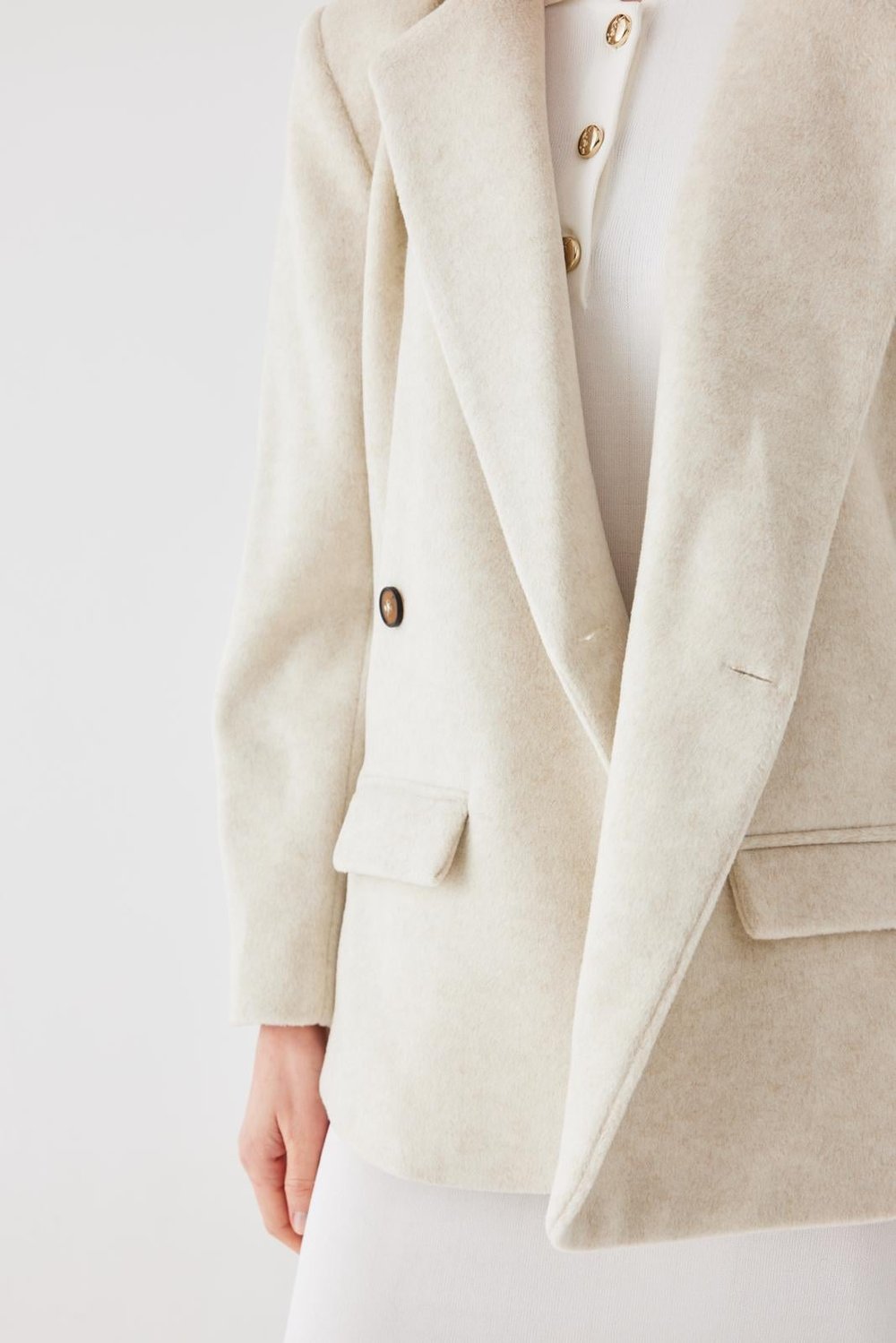 Yırtmaç Detaylı Bej Blazer