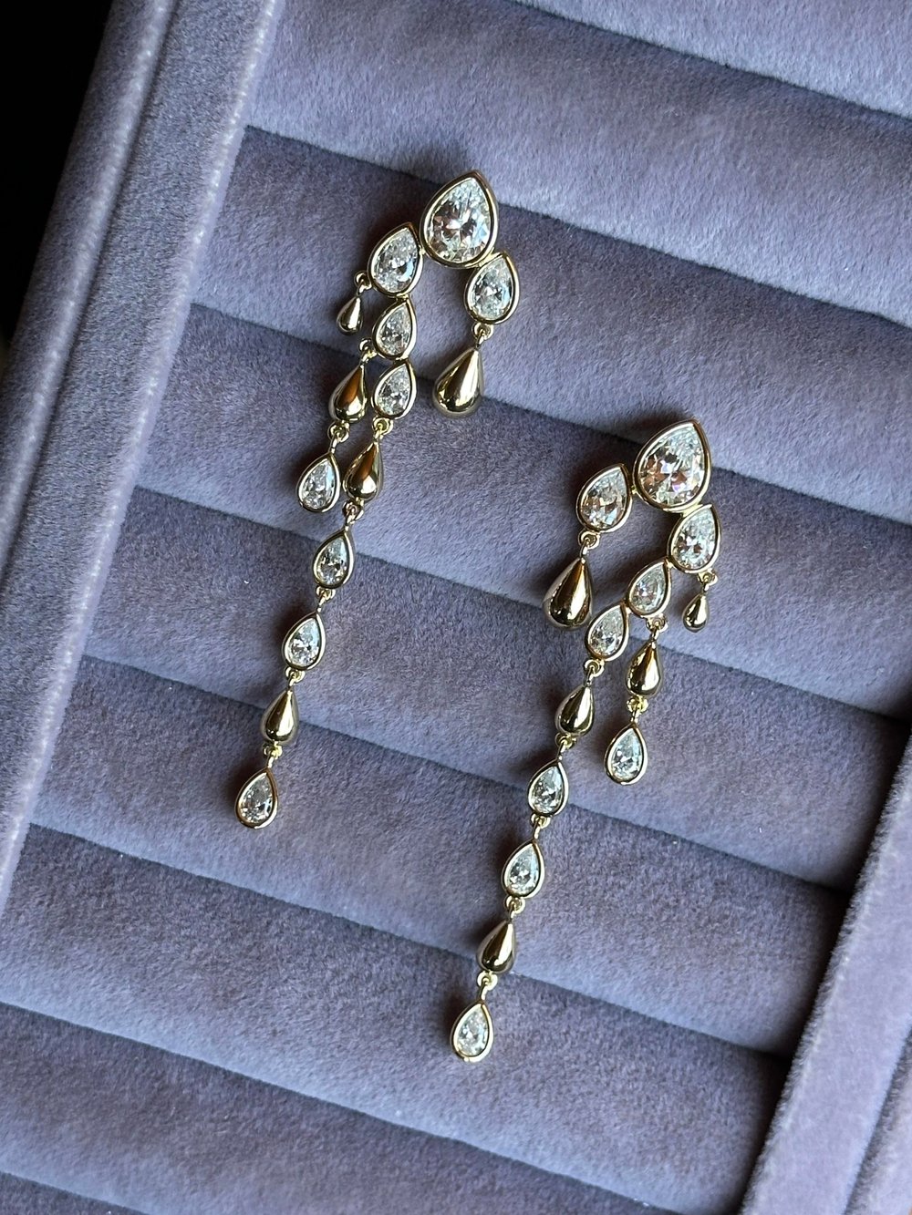 Damla Taş Sallantılı Model Xuping Küpe-Gold