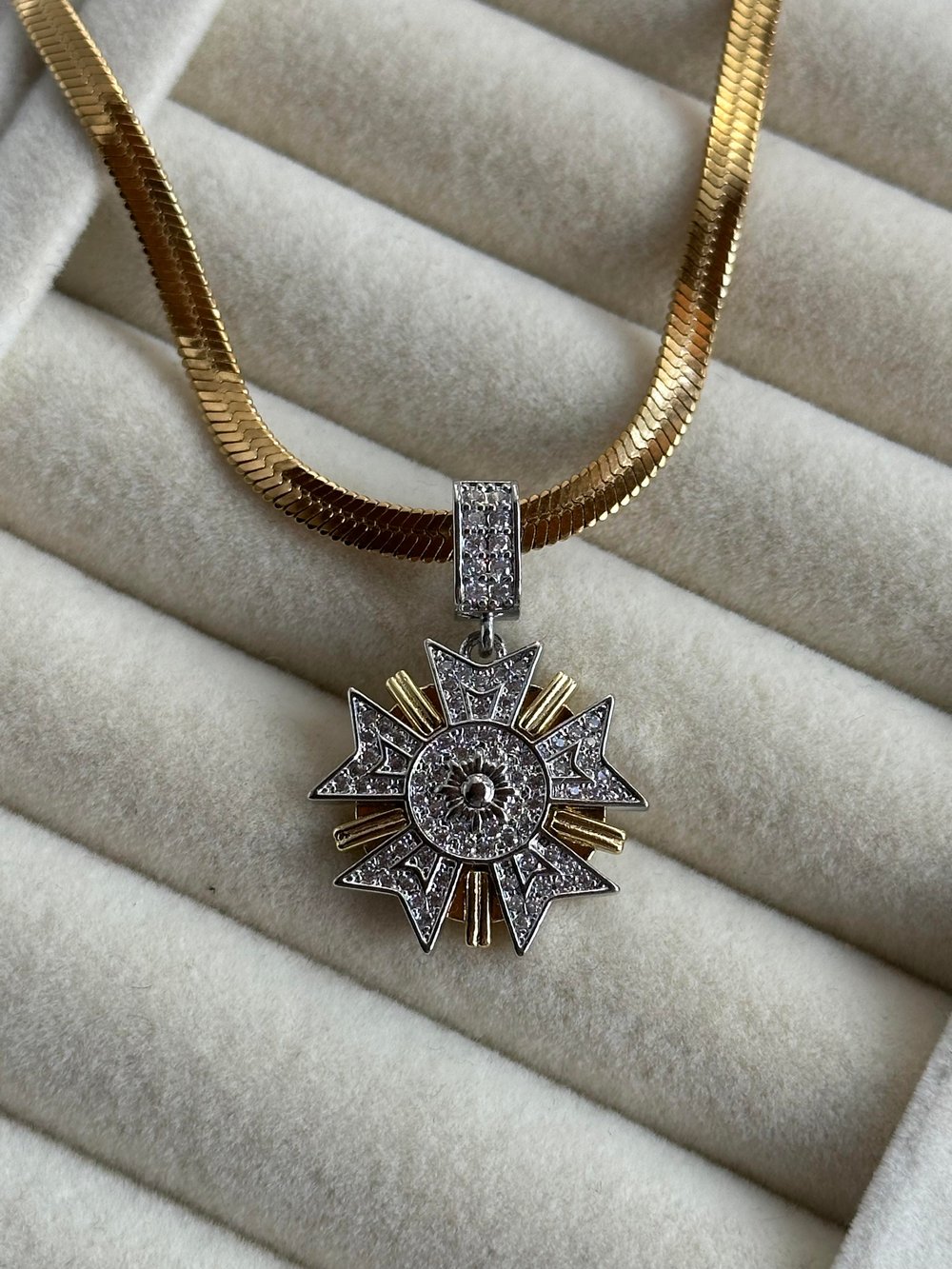 İki Renkli Zirkon Taş İşlemeli İtalyan Zincir Çelik Kolye Model 1 