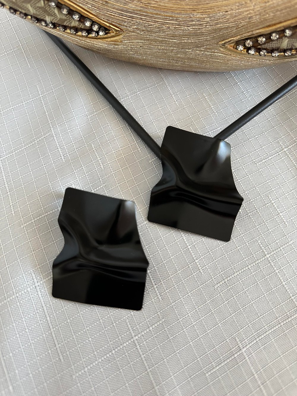 Siyah Metal Küpe