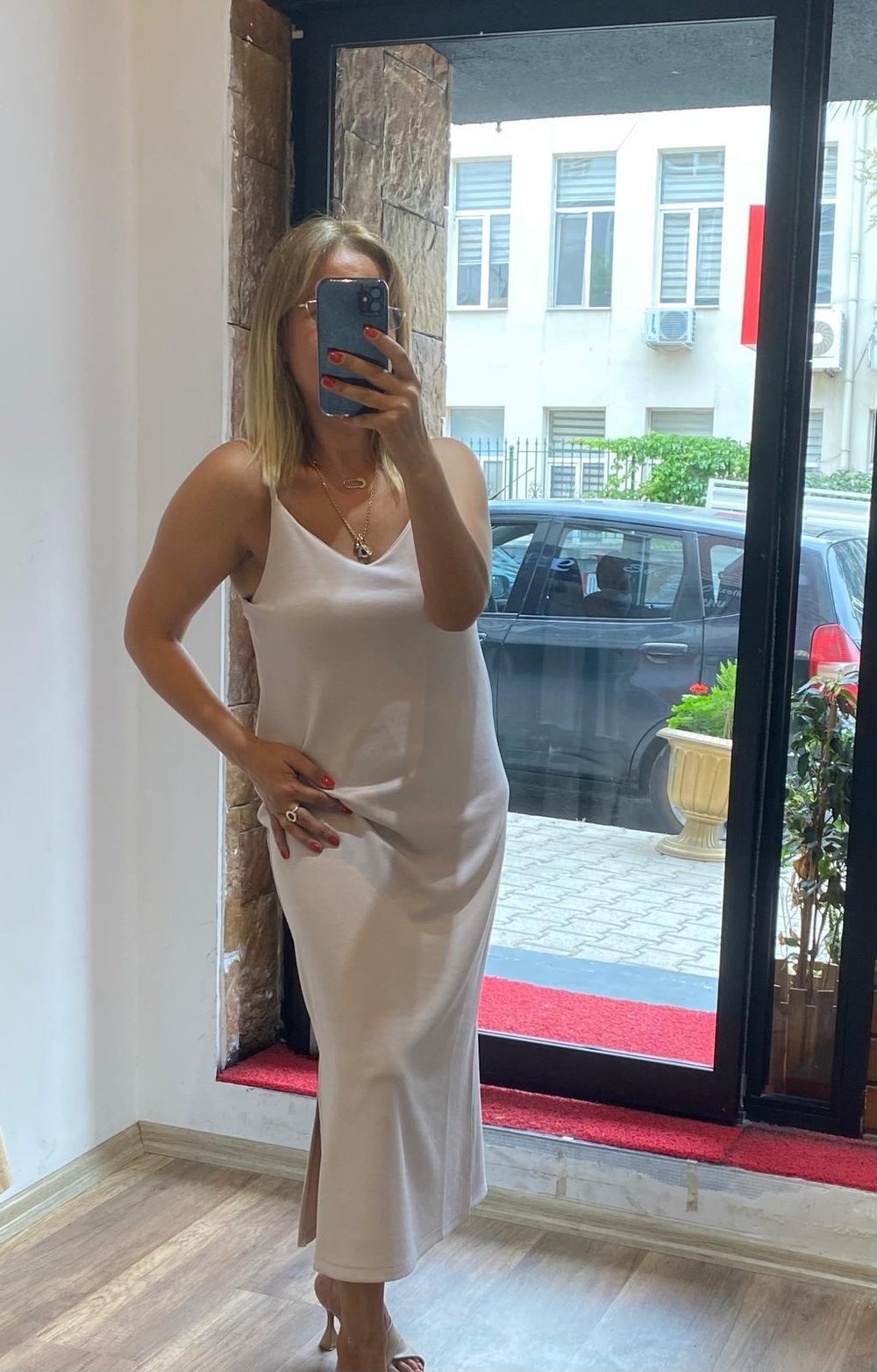 Askılı Yırtmaçlı Modal Kumaş Elbise Taş
