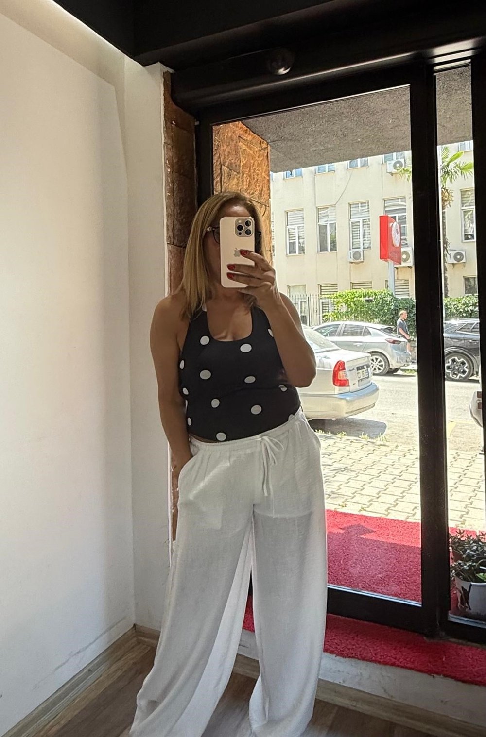 Beyaz Puantiyeli Boyun Askı  Kısa Bluz Siyah 