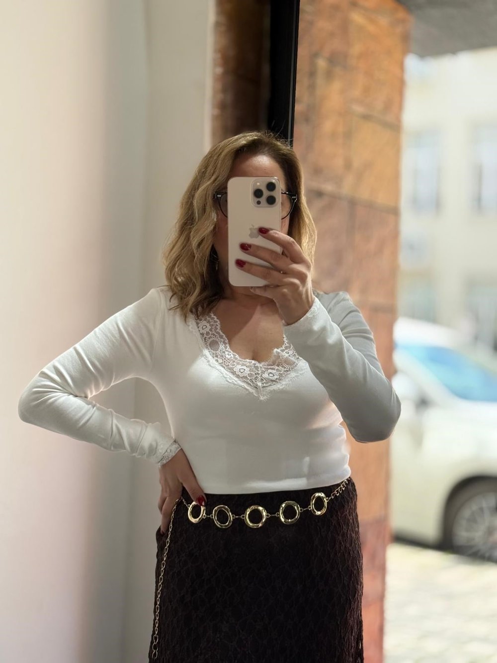 Beyaz Yaka Bilek Dantel Detaylı Bluz