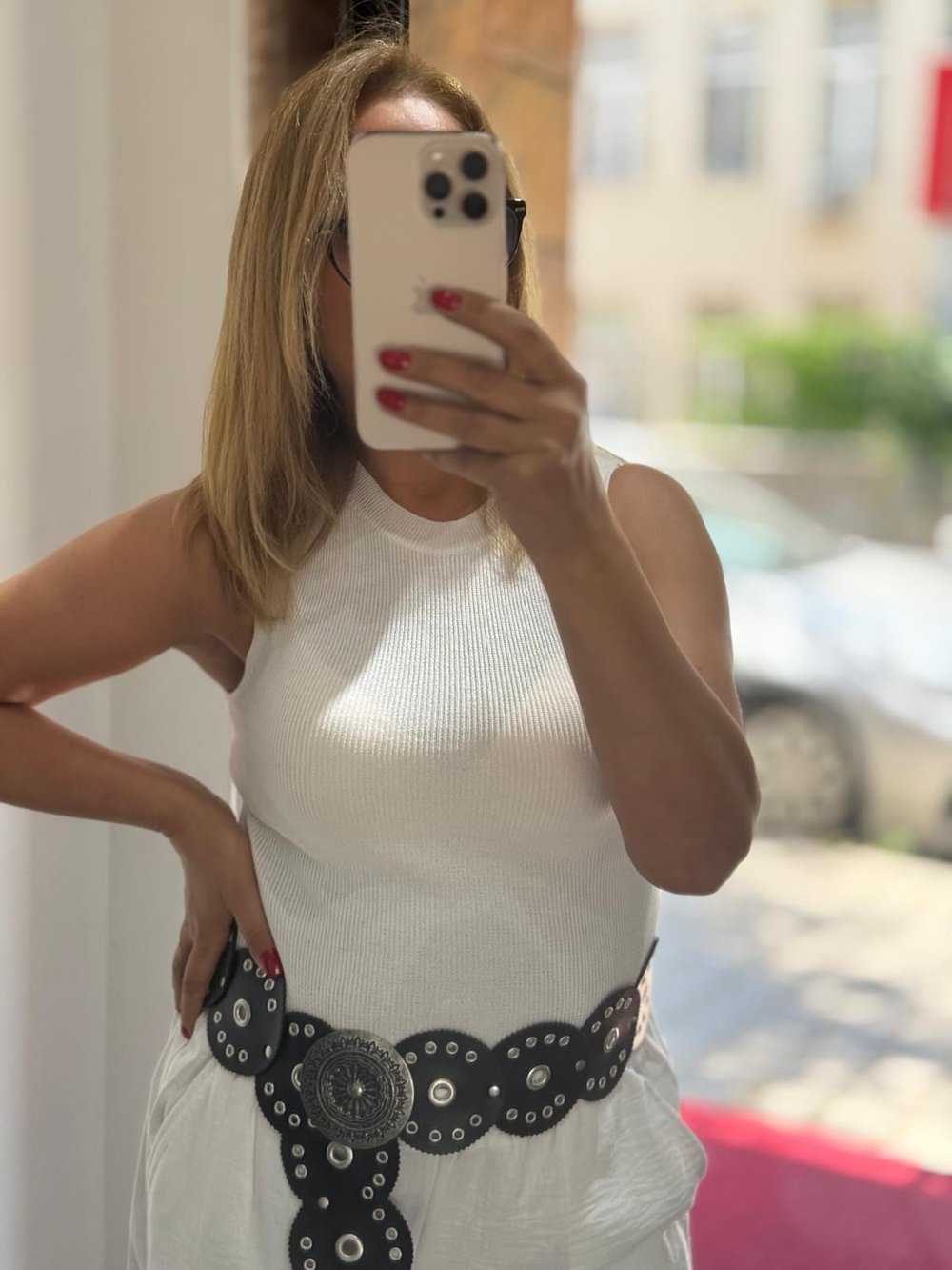Bisiklet Yaka Kolsuz Bluz Beyaz