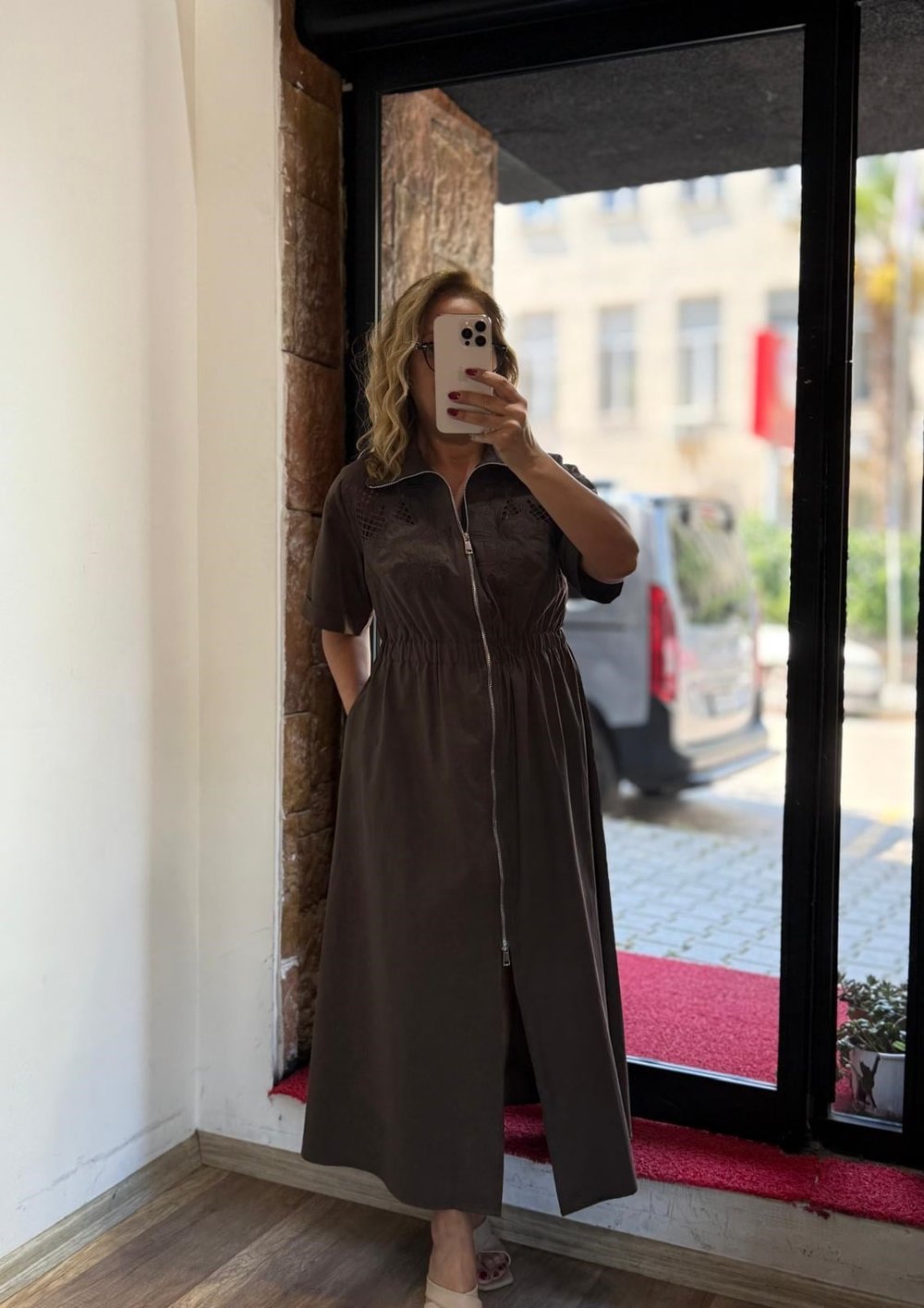 Nakış Detaylı Fermuarlı Uzun Elbise Kahverengi