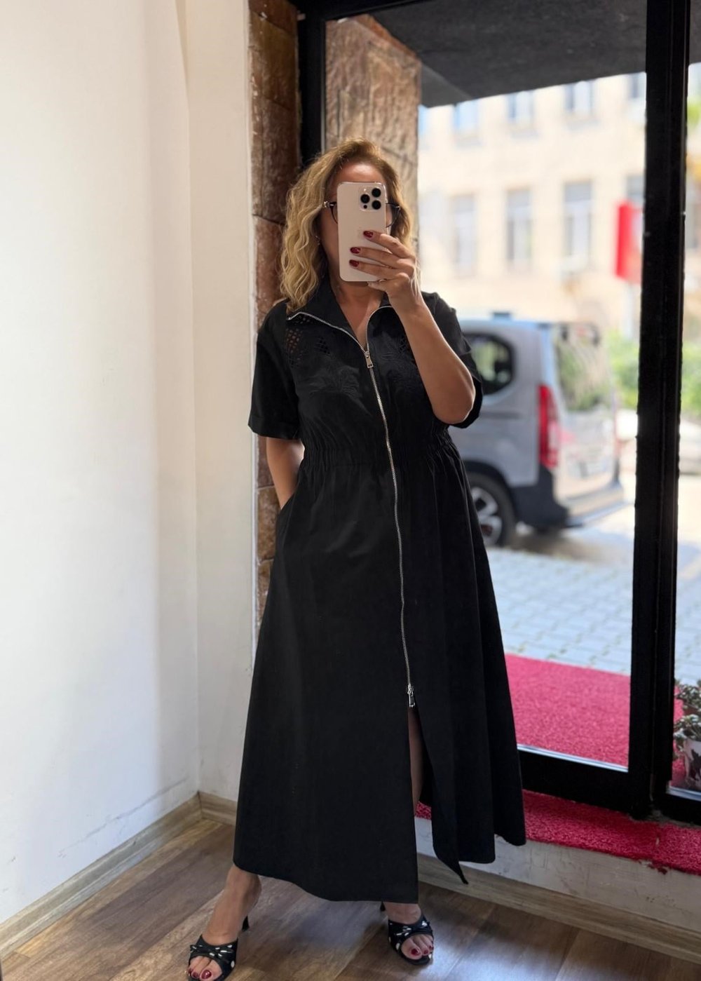 Nakış Detaylı Fermuarlı Uzun Elbise Siyah