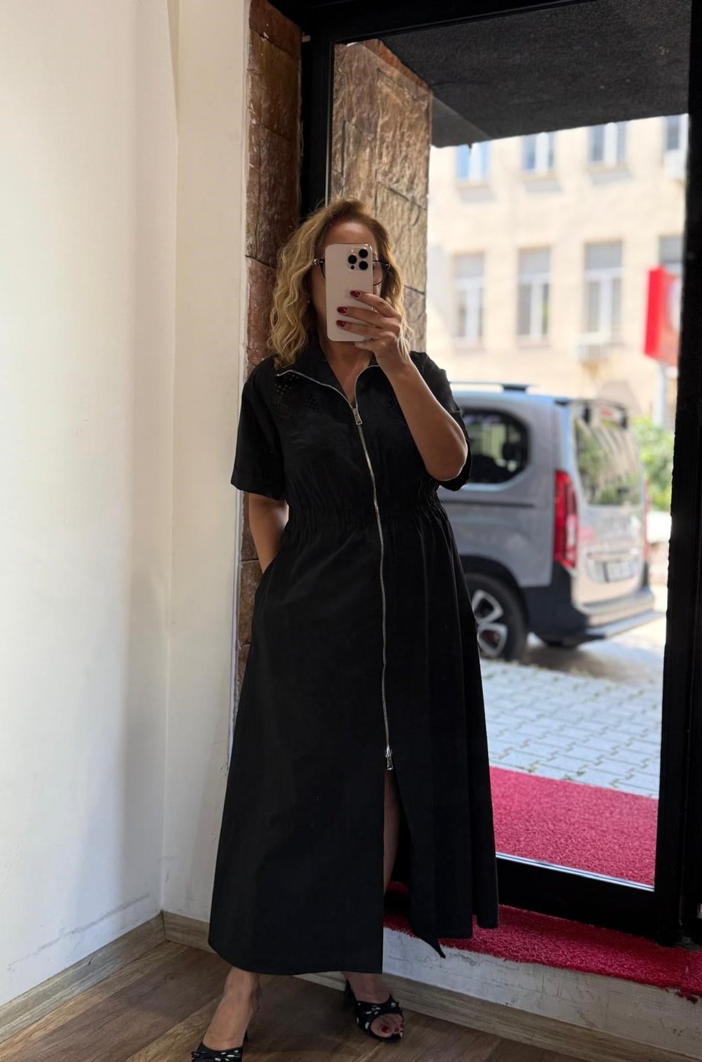 Nakış Detaylı Fermuarlı Uzun Elbise Siyah