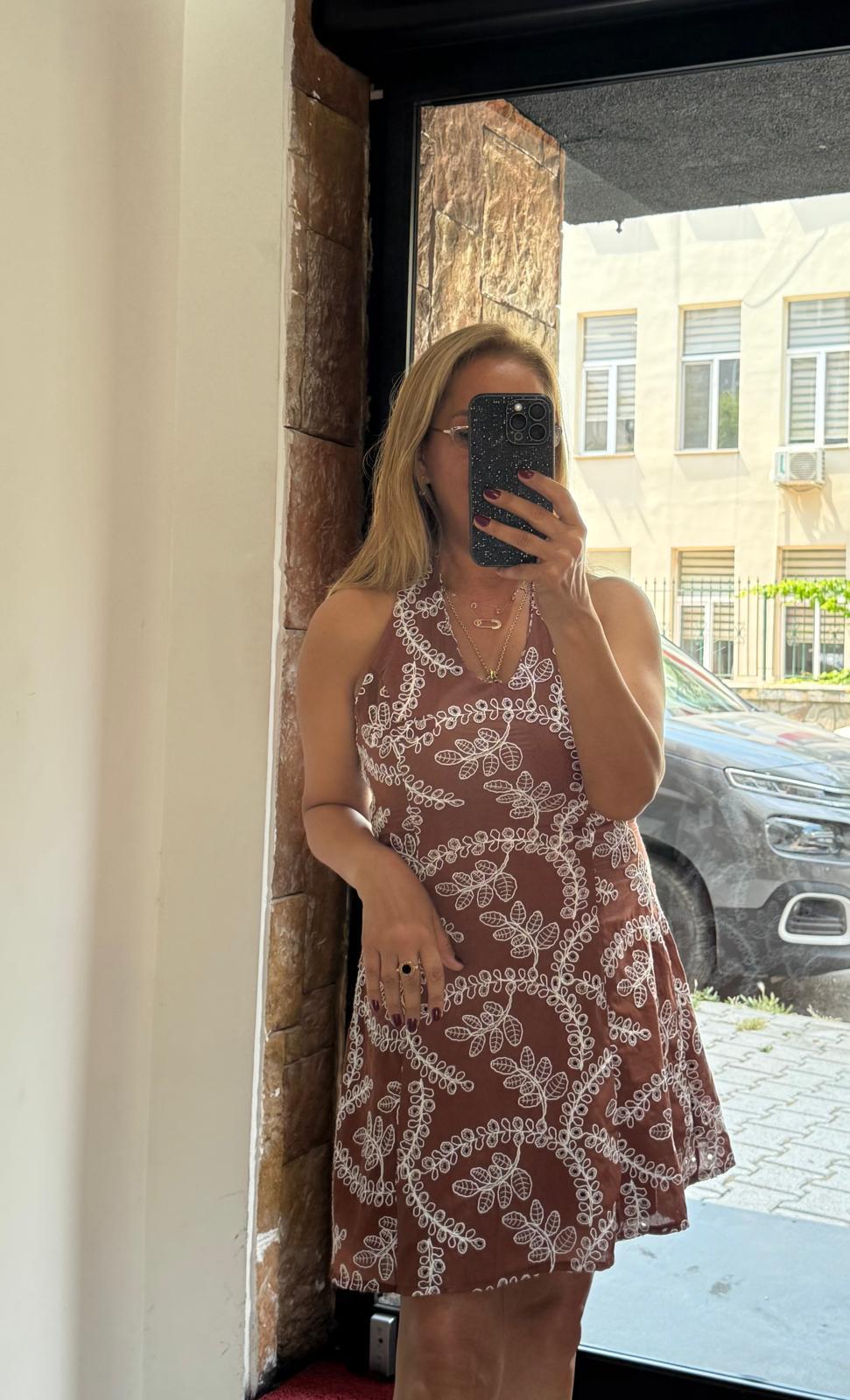 Nakış İşleme Boyundan Düğmeli Mini Elbise Kiremit Rengi