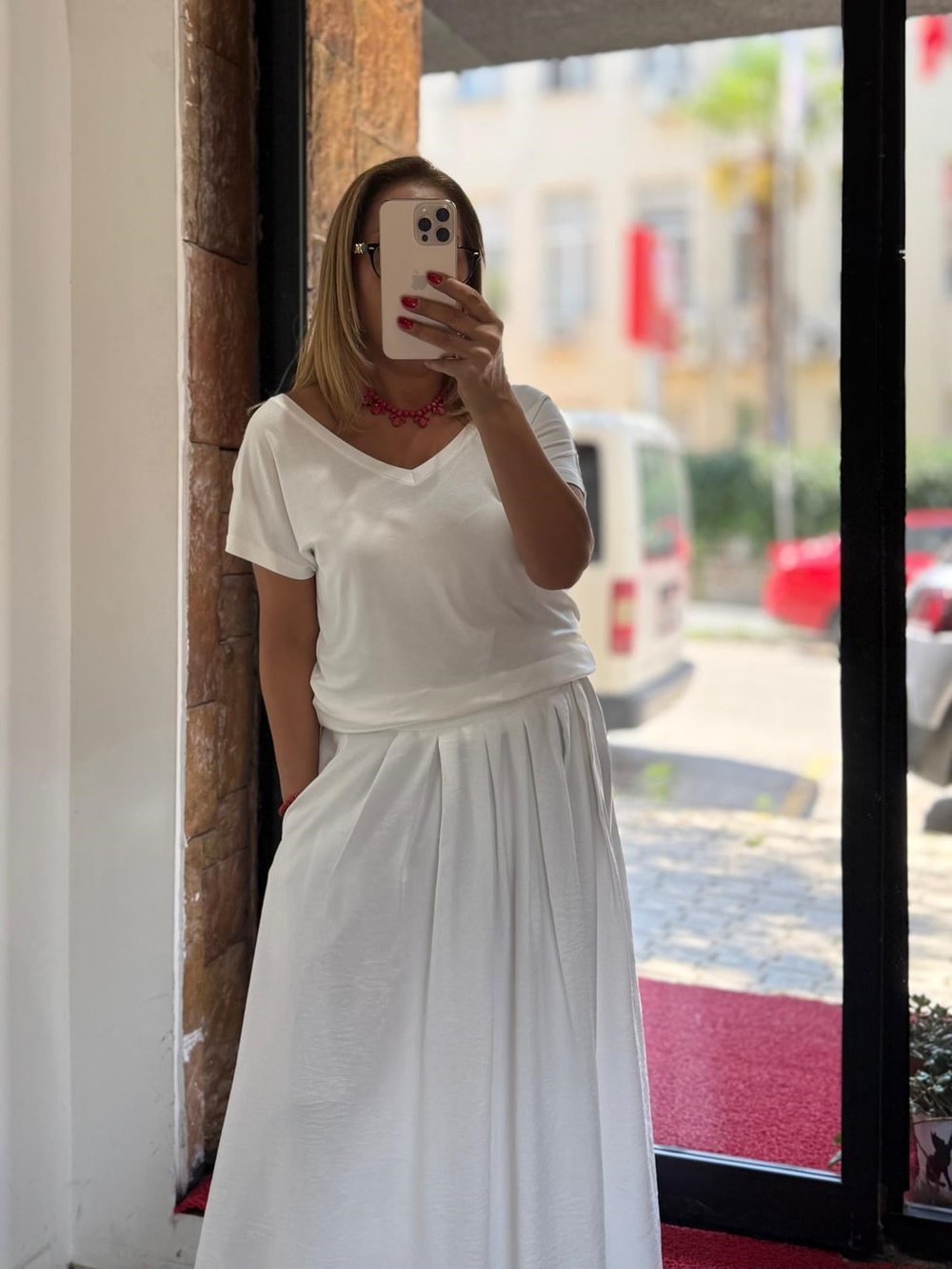 Önü ve Arkası V Yakalı Basic Tişört Beyaz
