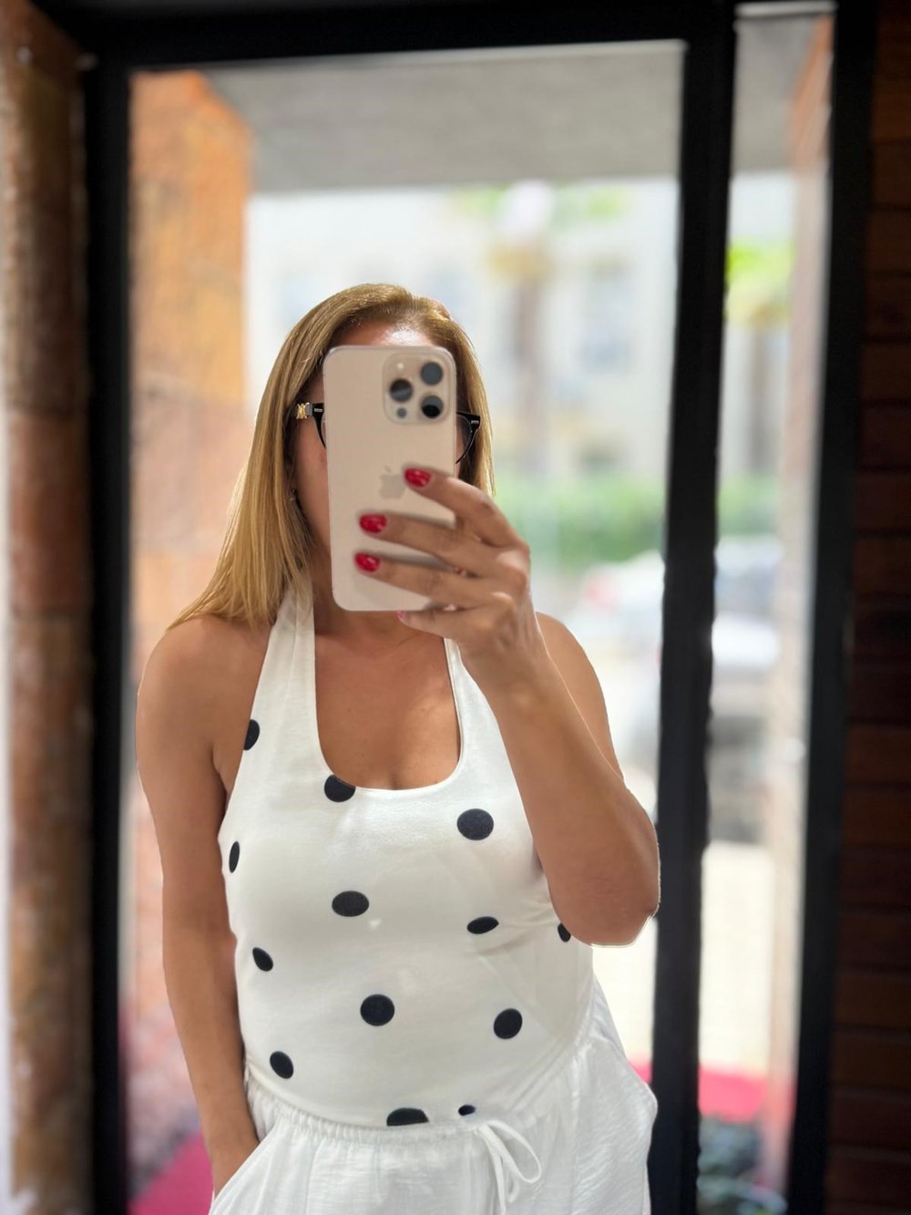 Siyah Puantiyeli Boyun Askı  Kısa Bluz Beyaz