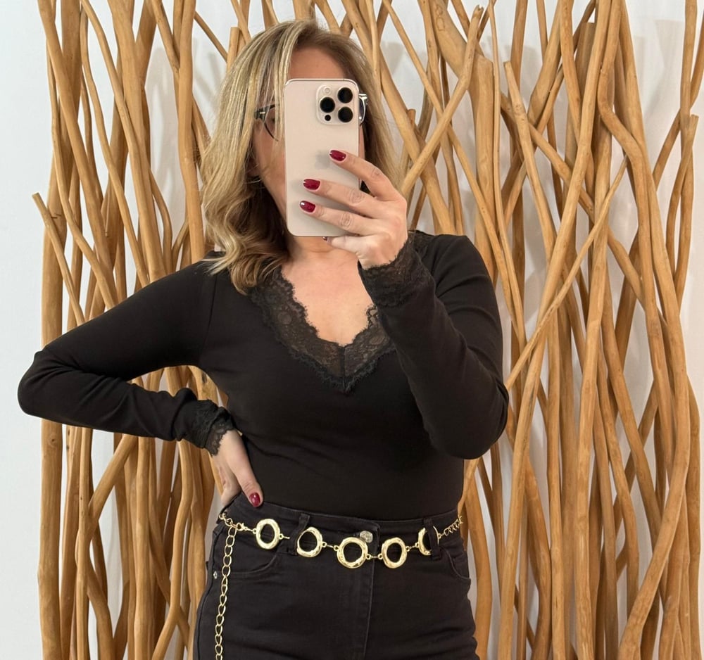 Yaka Bilek Dantel Detaylı Bluz