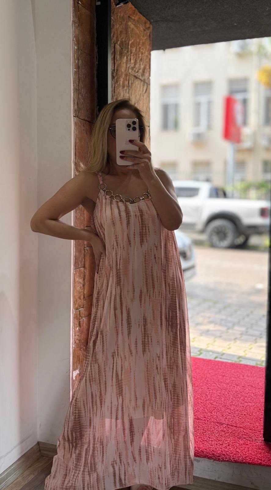 Zincir Detaylı Şifon Askılı Desenli Maxi Elbise