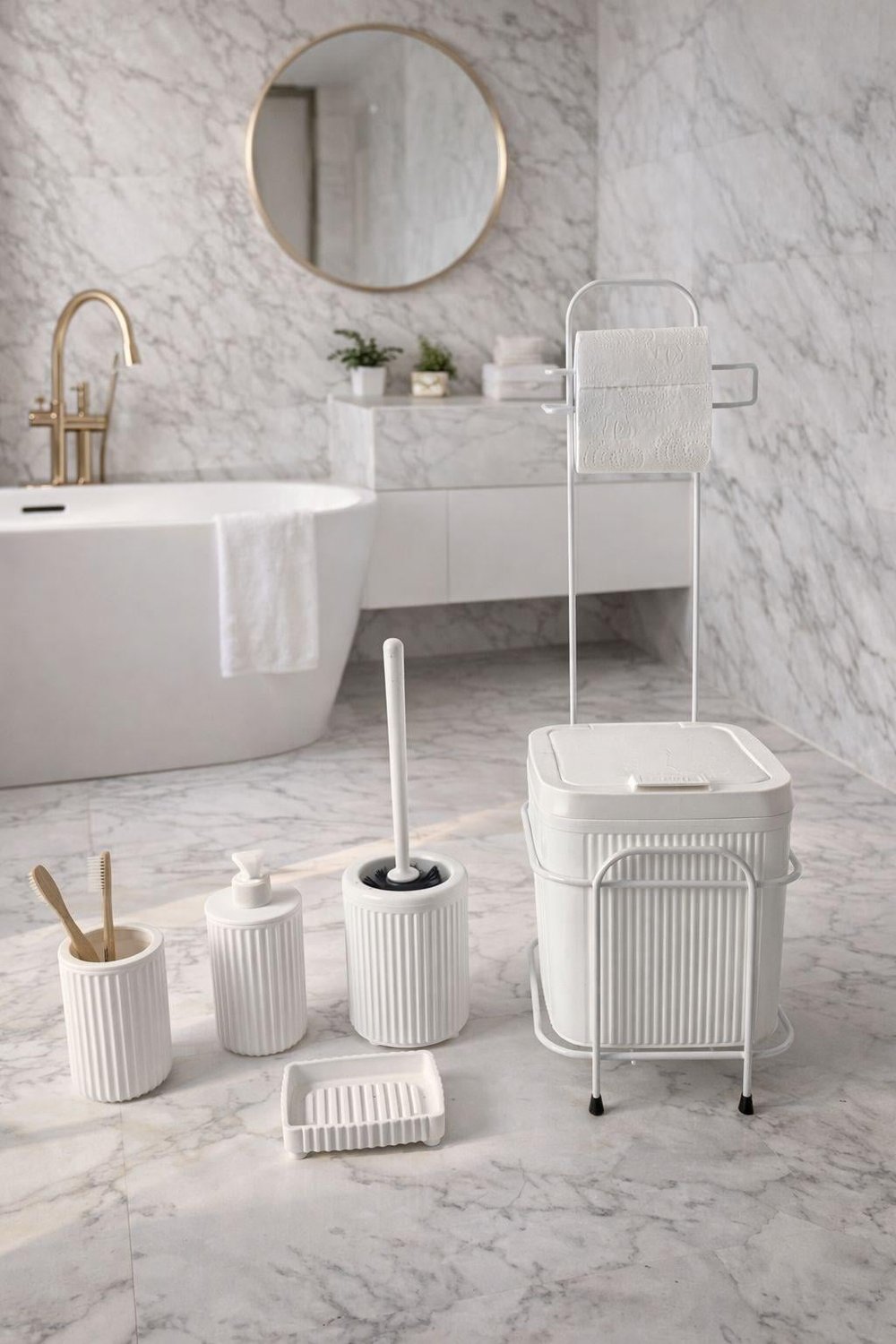 Standlı Beyaz Banyo Aksesuar Seti Tuvalet Fırçası, Banyo Kovası, Sabunluk ve Diş Fırçalık Seti 