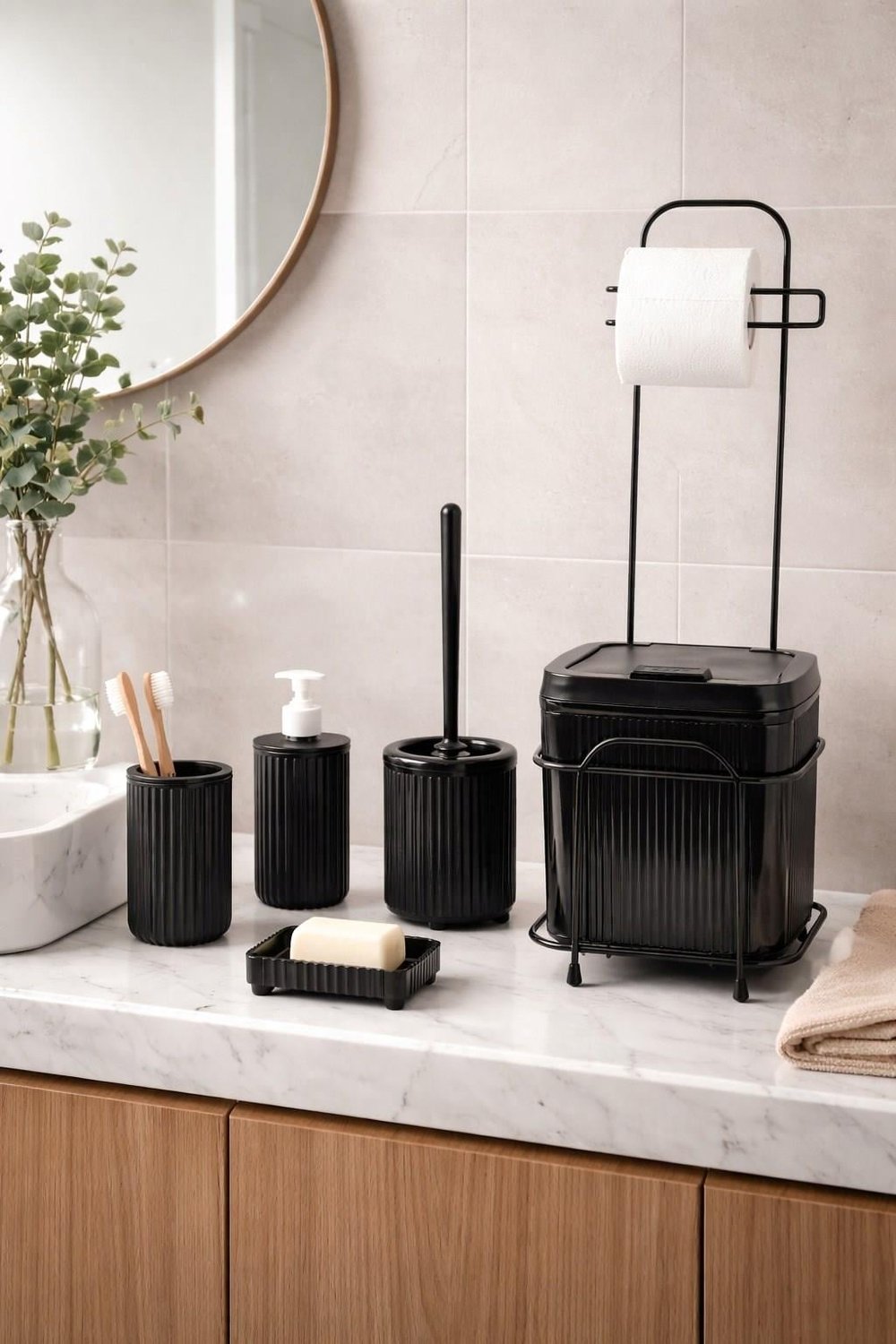 Standlı Siyah Banyo Aksesuar Seti Tuvalet Fırçası, Banyo Kovası, Sabunluk ve Diş Fırçalık Seti