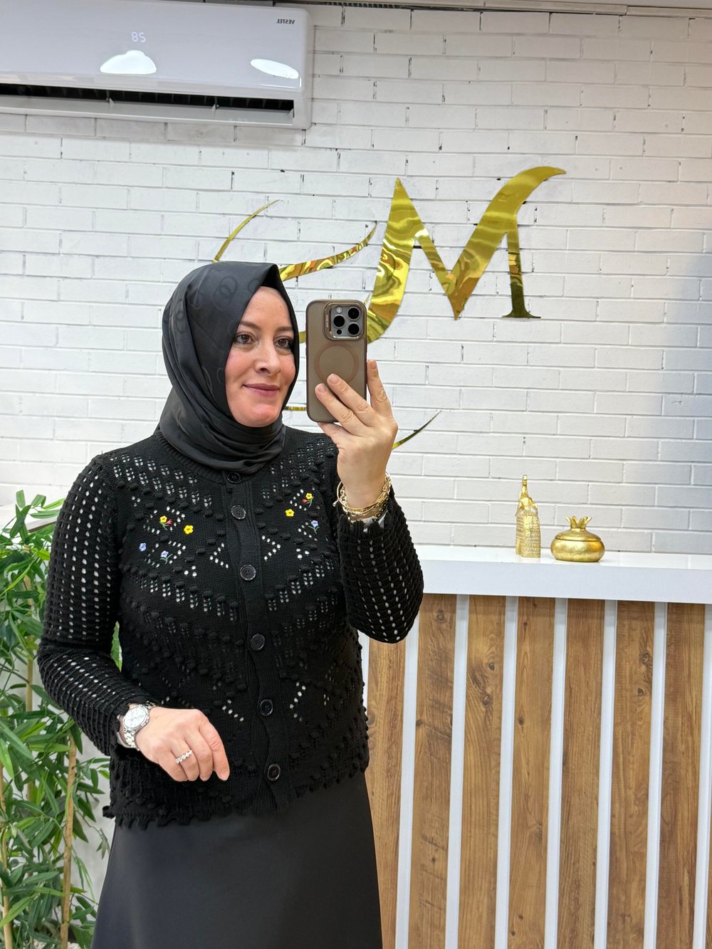 ETEK ÜSTÜ İŞLEMELİ HIRKA