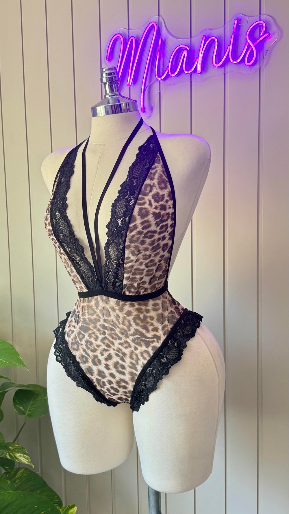 Dantel Kenarlı Leopar Bodysuit