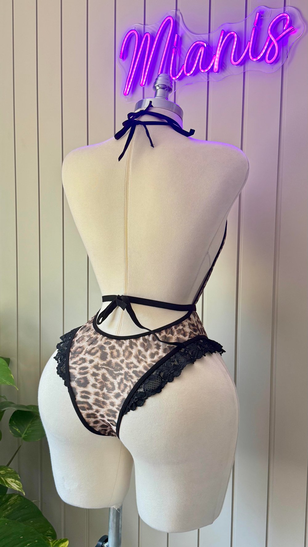 Dantel Kenarlı Leopar Bodysuit