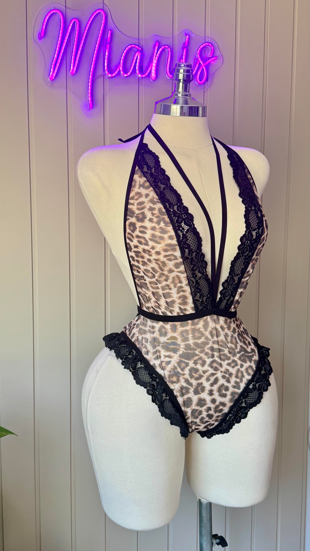 Dantel Kenarlı Leopar Bodysuit