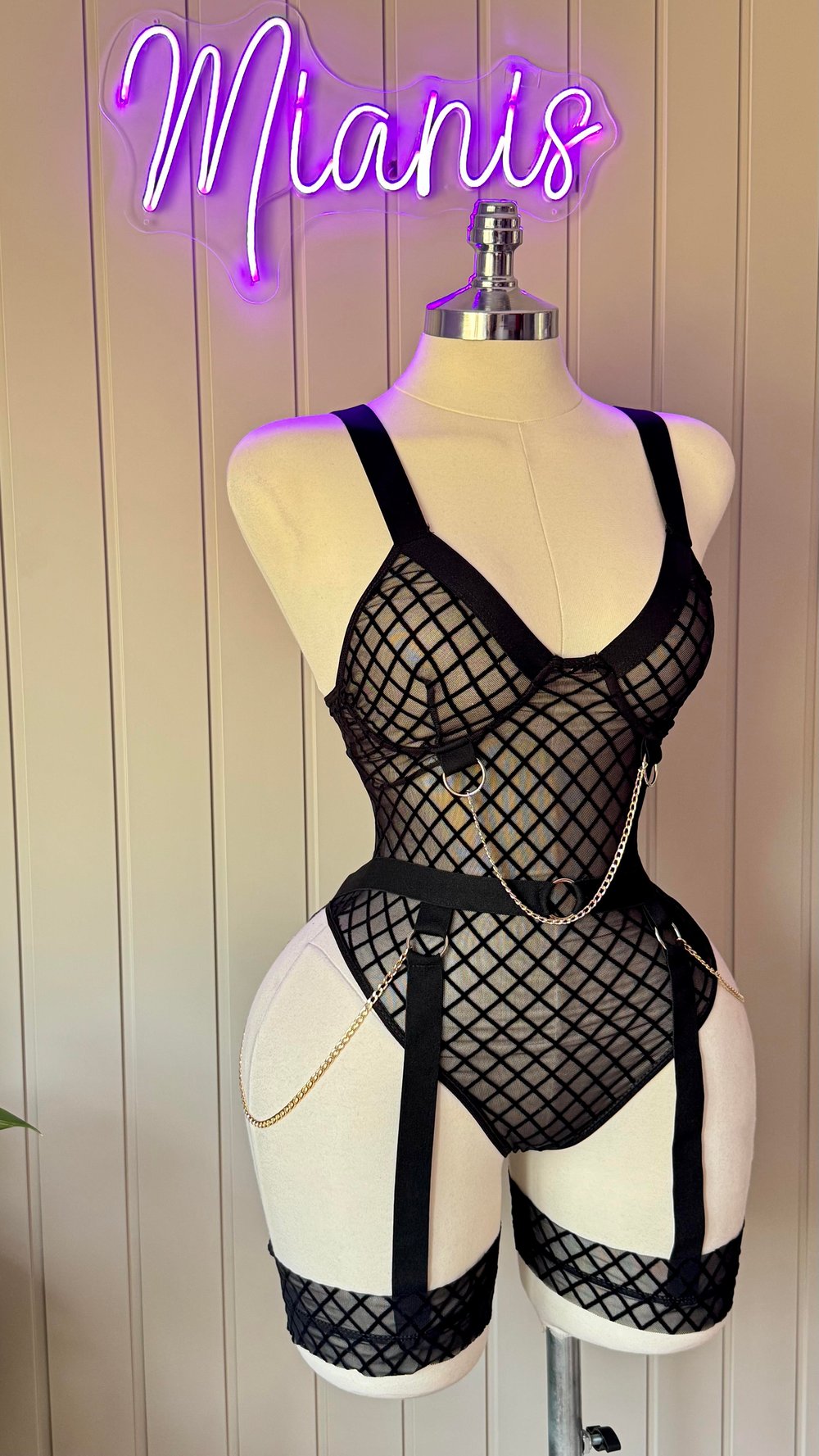 Siyah File Desenli Zincirli Jartiyer Bodysuit 