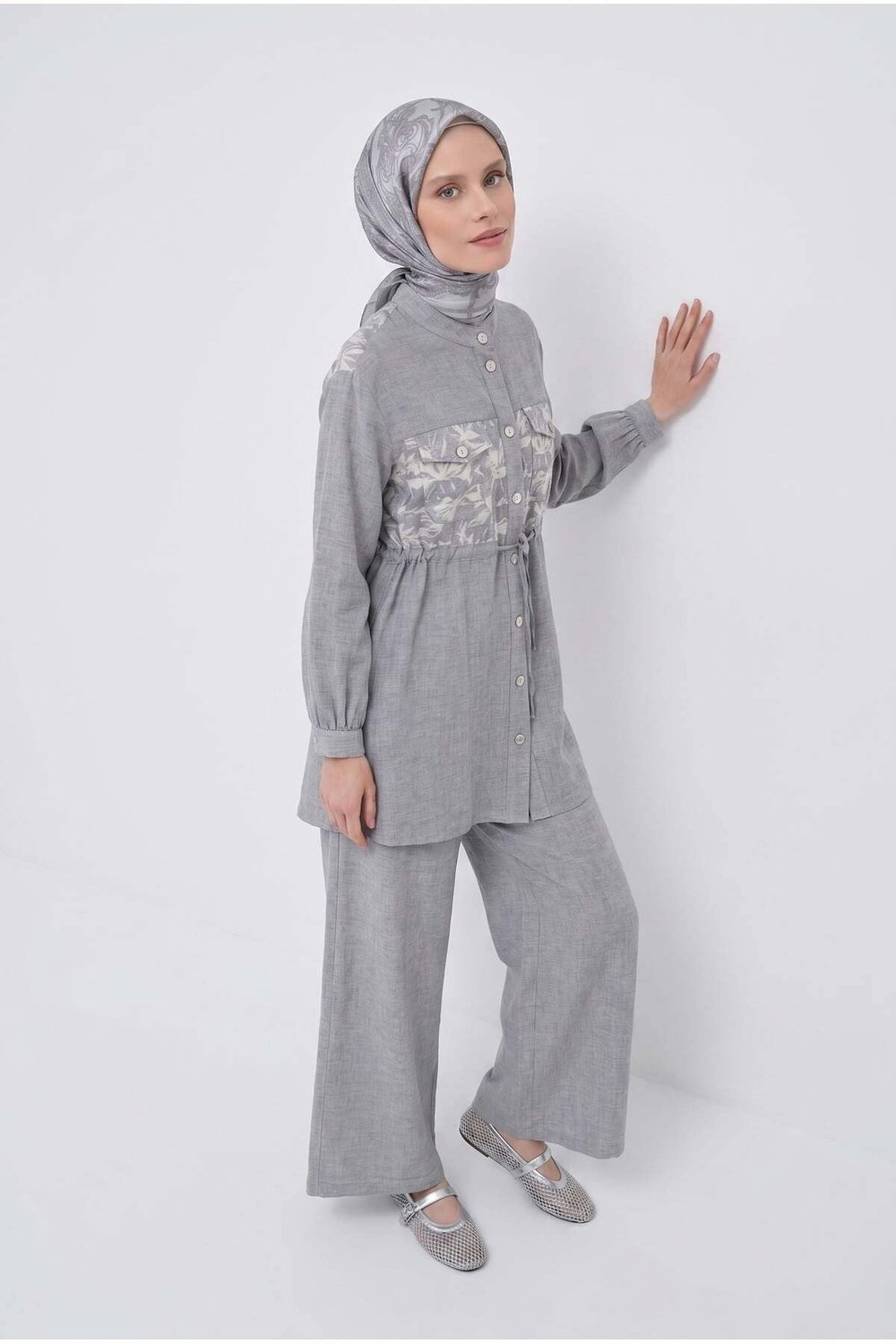 Çiçek Desenli Beli Büzgülü Tunik ve Geniş Paça Pantolonlu Takım İndigo 26YT6156