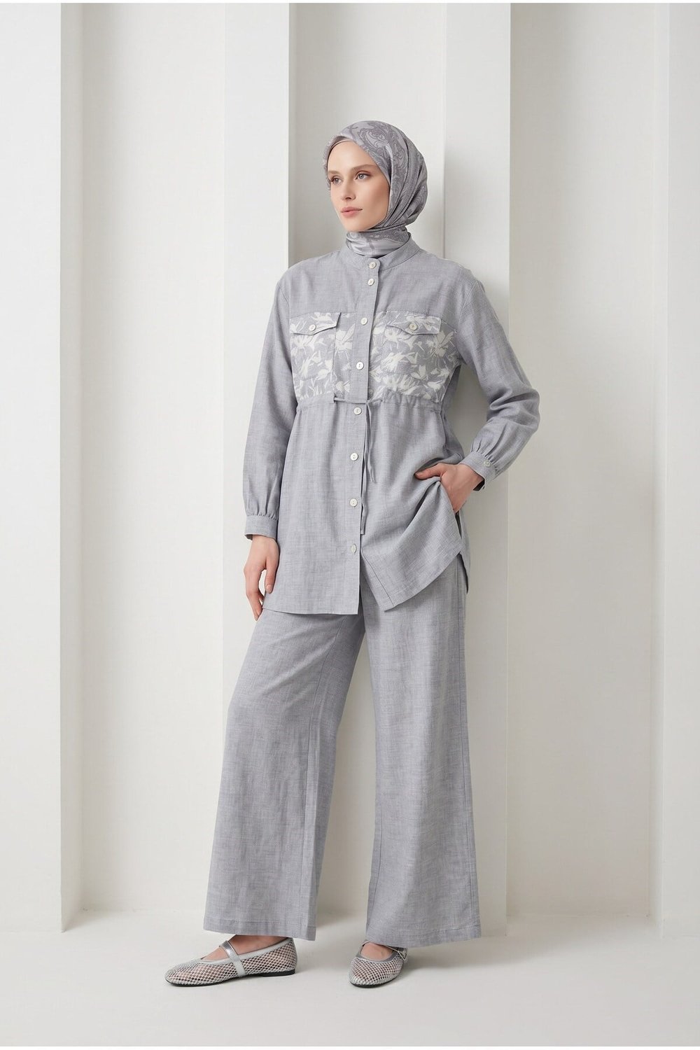 Çiçek Desenli Beli Büzgülü Tunik ve Geniş Paça Pantolonlu Takım İndigo 26YT6156