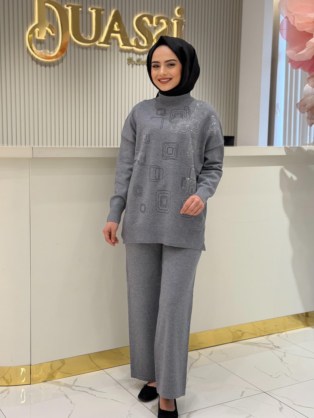 Tkm.21754.1 Önü Geometrik Payetli Pantolonlu Triko Takım