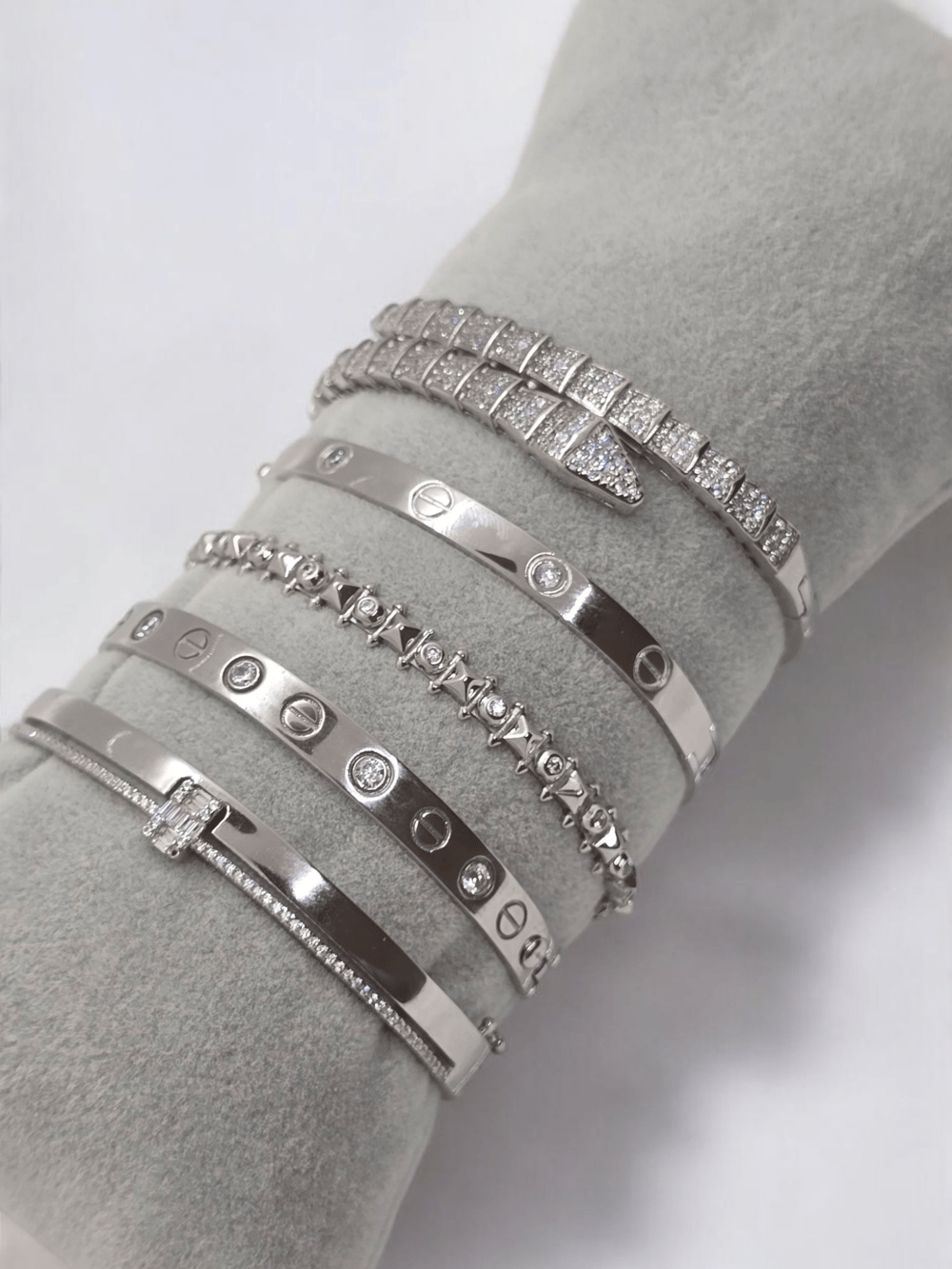 Silver Taşlı İnce Love Kelepçe