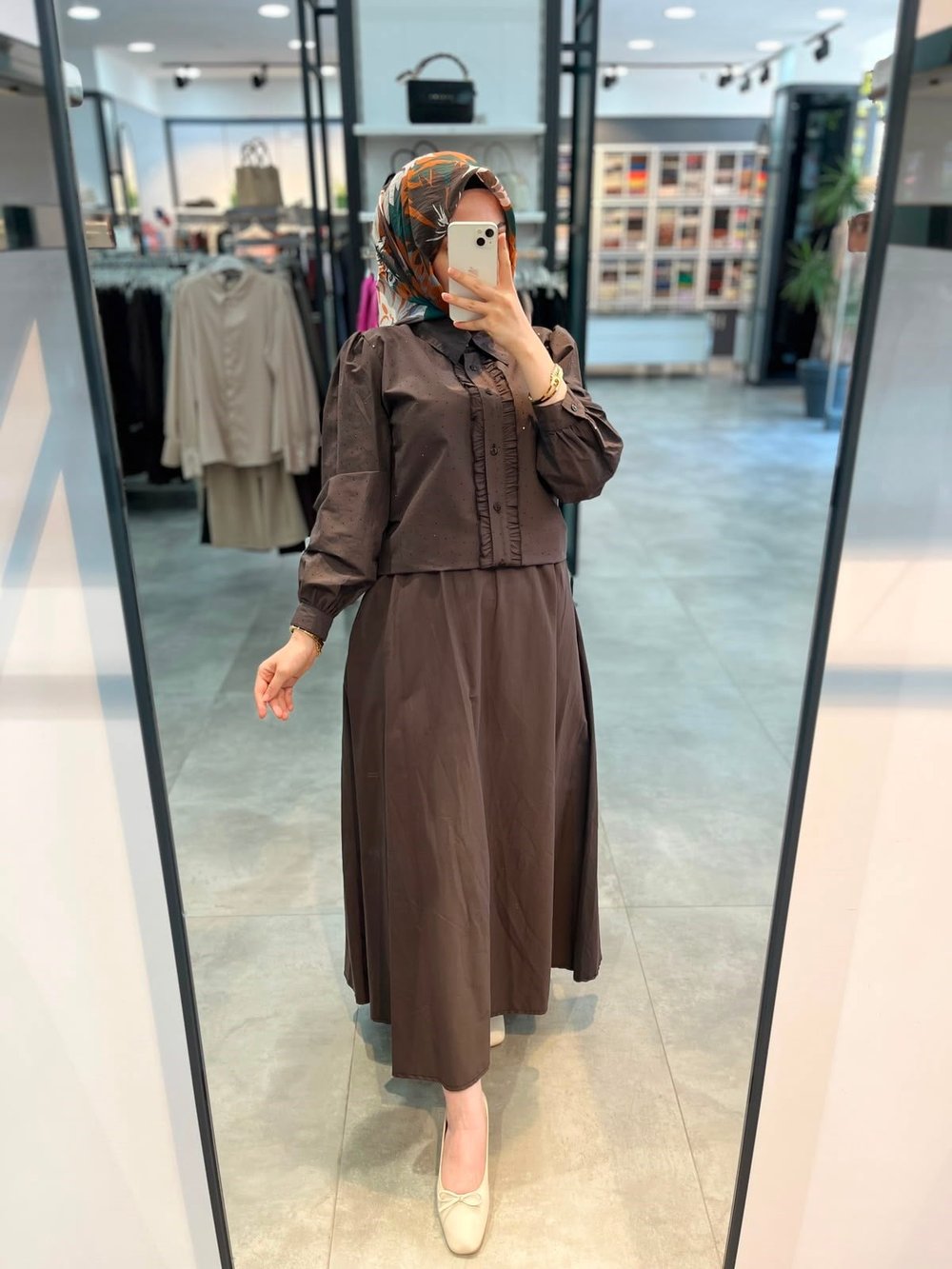 Alesya Baskı Taşlı Önü Fırfırlı Bluz Etek Takım - Kahve
