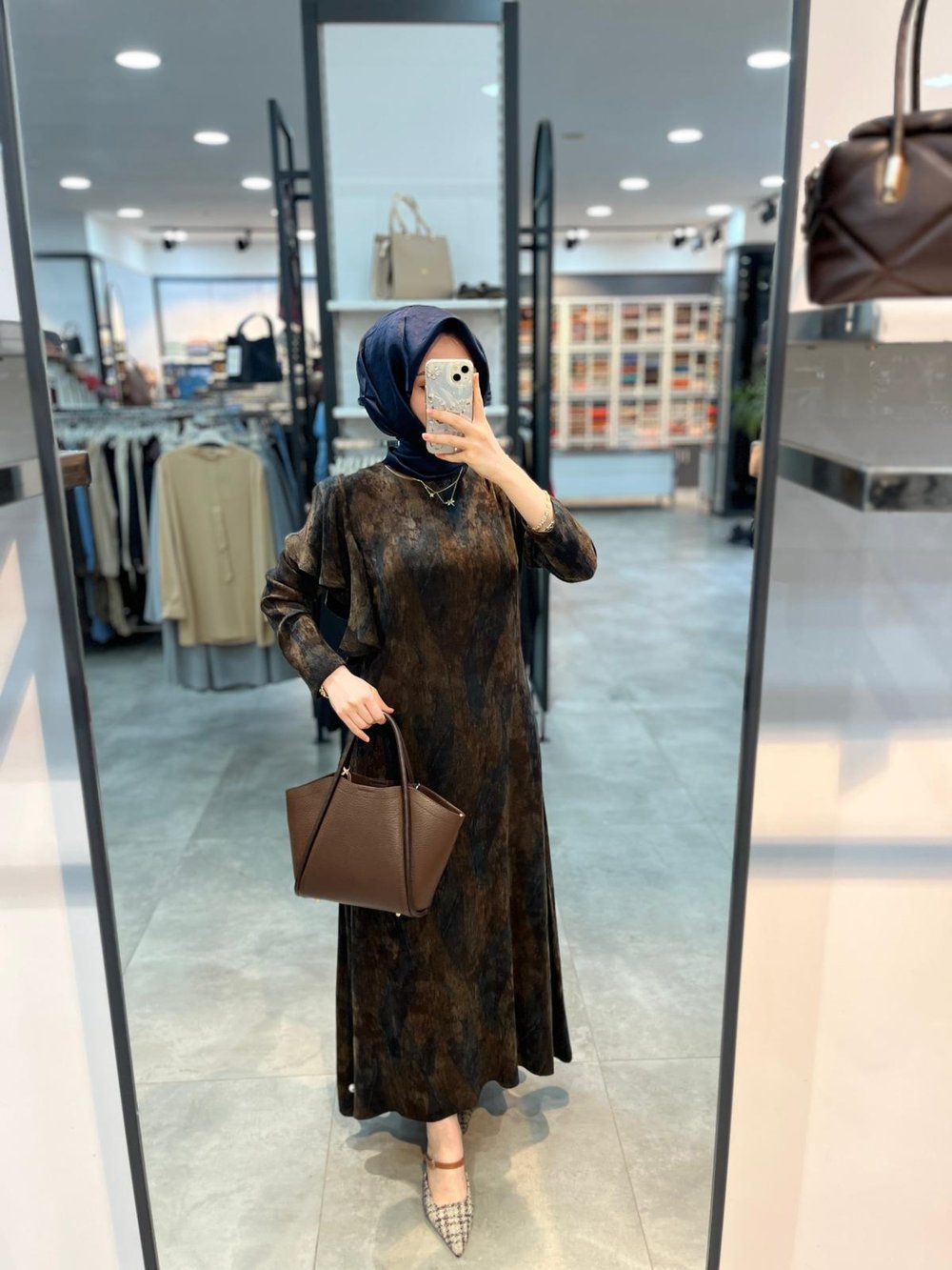 Alesya Omuzu Fırfırlı Kuşak Kemerli Desenli Cupra Elbise - Kahve