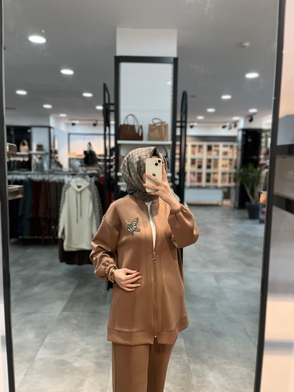 Alesya Önü Fermuarlı Broş Detaylı Örme Takım - Açık Kahve