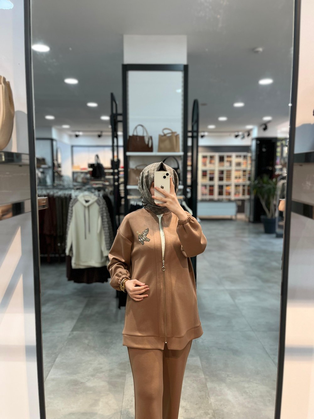 Alesya Önü Fermuarlı Broş Detaylı Örme Takım - Açık Kahve