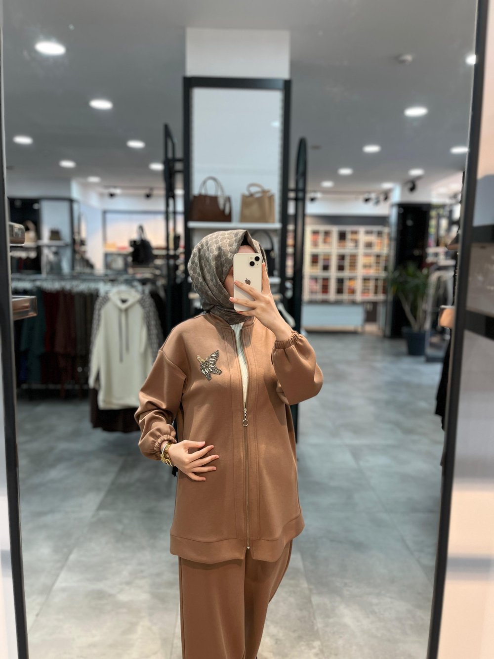 Alesya Önü Fermuarlı Broş Detaylı Örme Takım - Açık Kahve