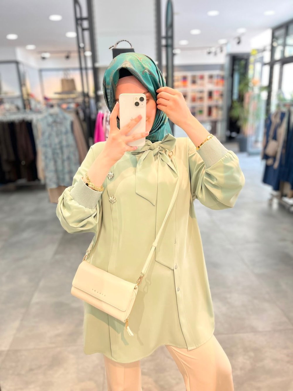 Alesya Yaka Fular Detaylı Taşlı Tunik - Mint