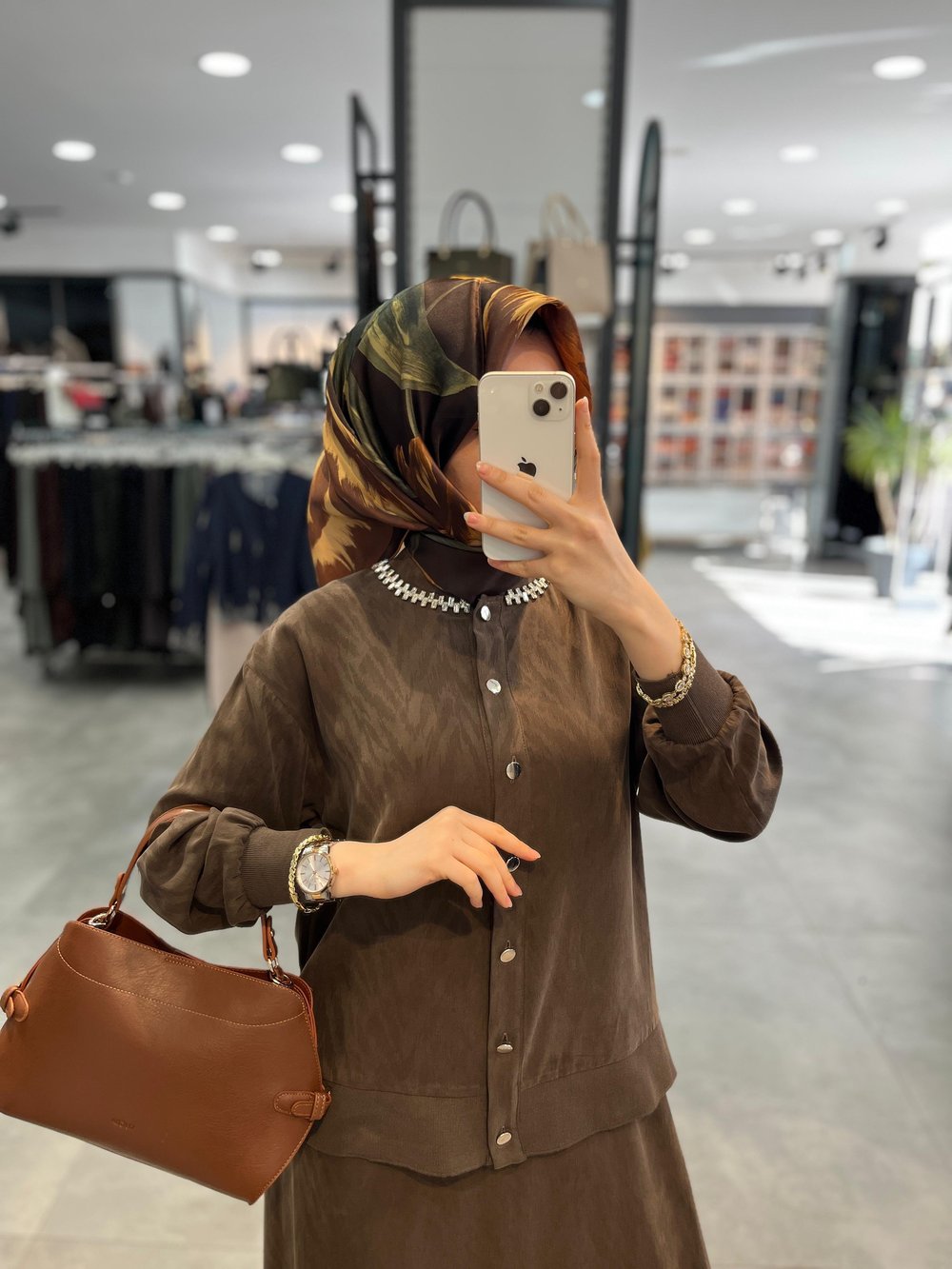 Alesya Yakası Taş Detaylı Bluz Etek Takım - Kahve